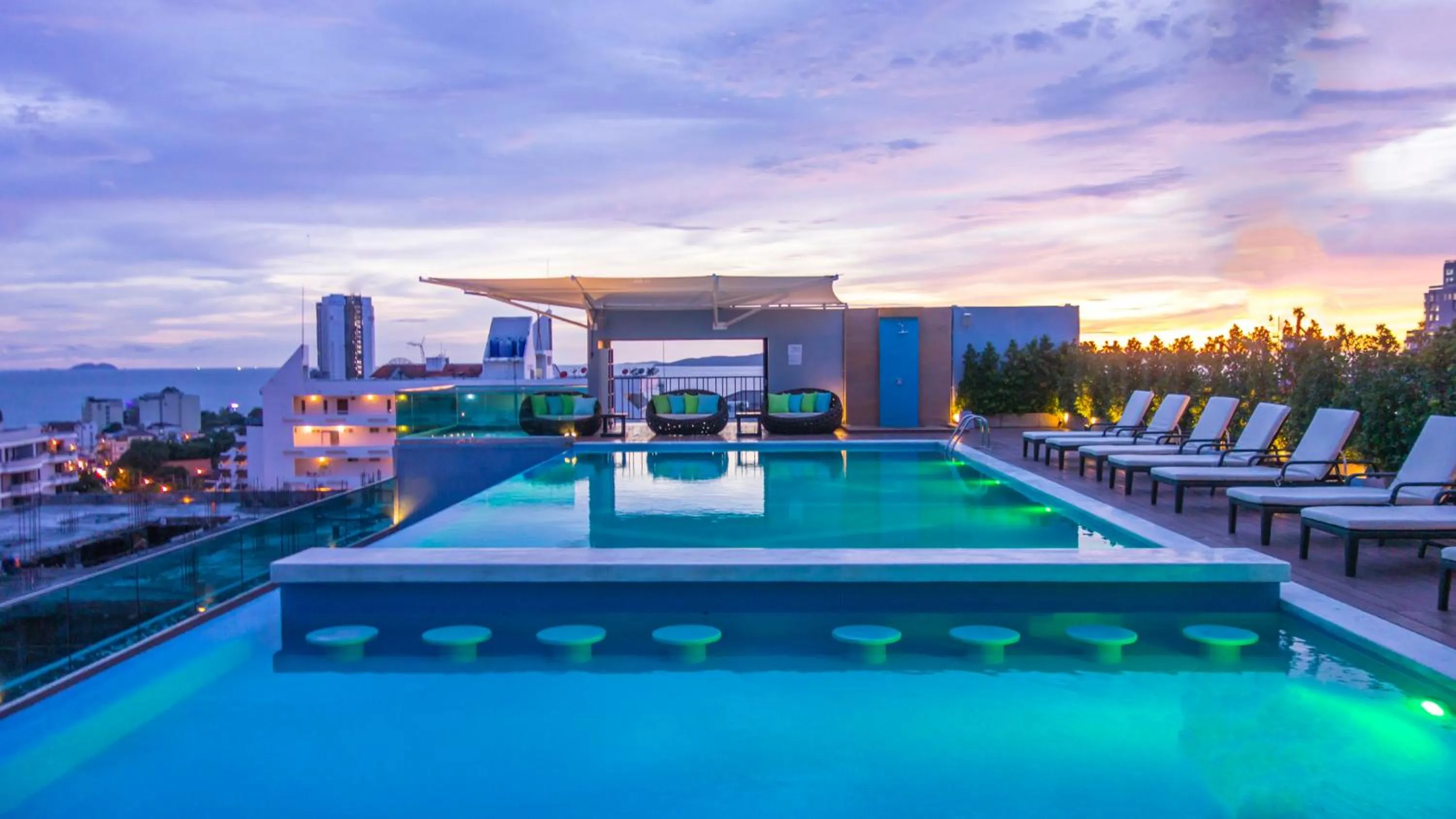 Swimming pool in Unique Regency Pattaya