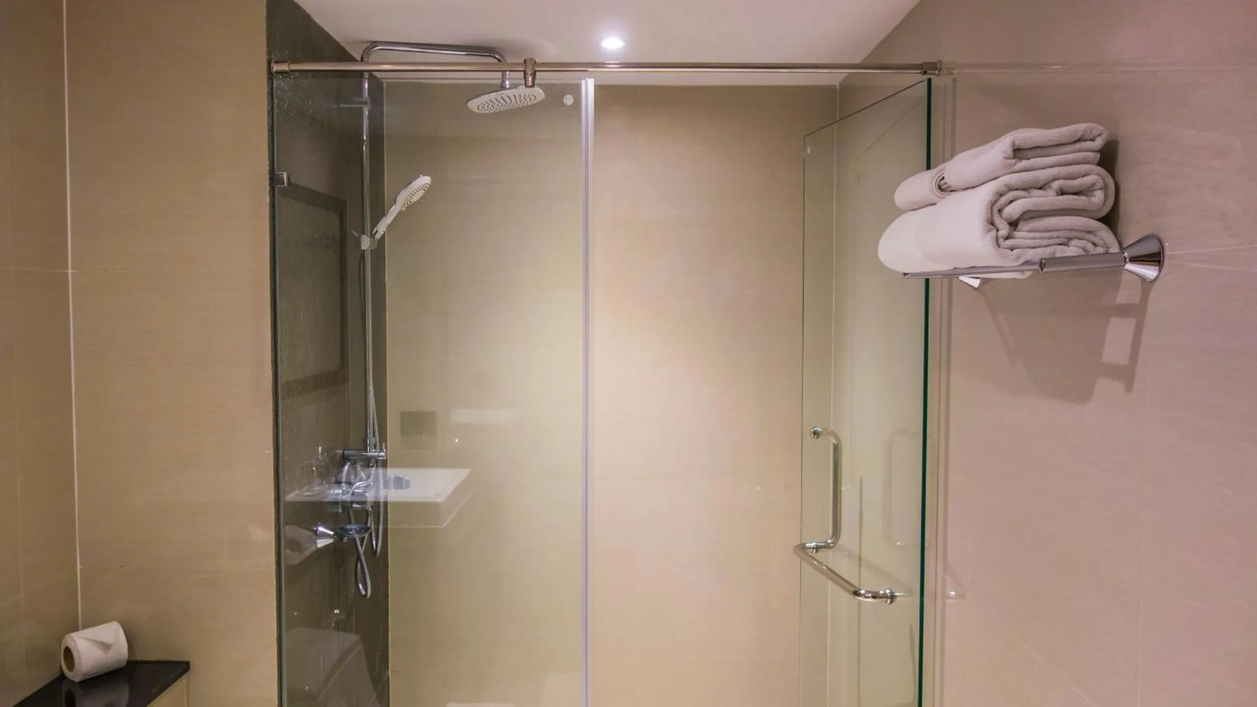 Shower in Unique Regency Pattaya