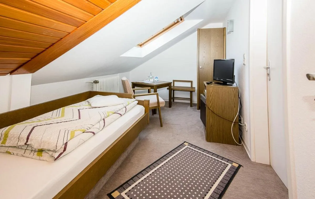 Bed in Villa Bruderfels, Garni