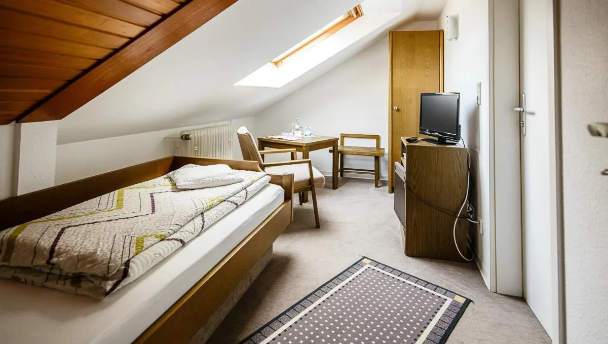 Bed in Villa Bruderfels, Garni