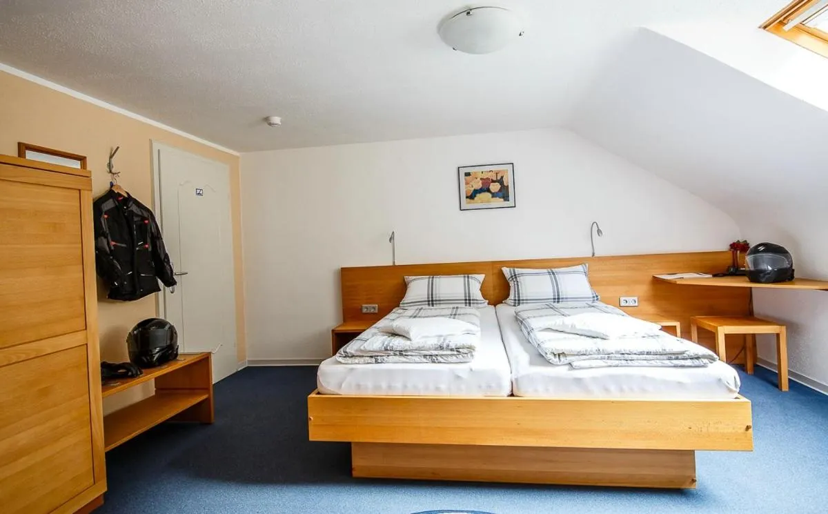 Bed in Villa Bruderfels, Garni