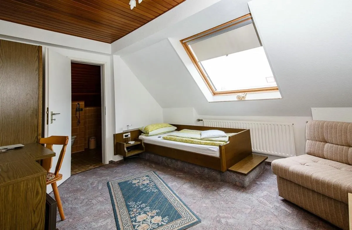 Bed in Villa Bruderfels, Garni