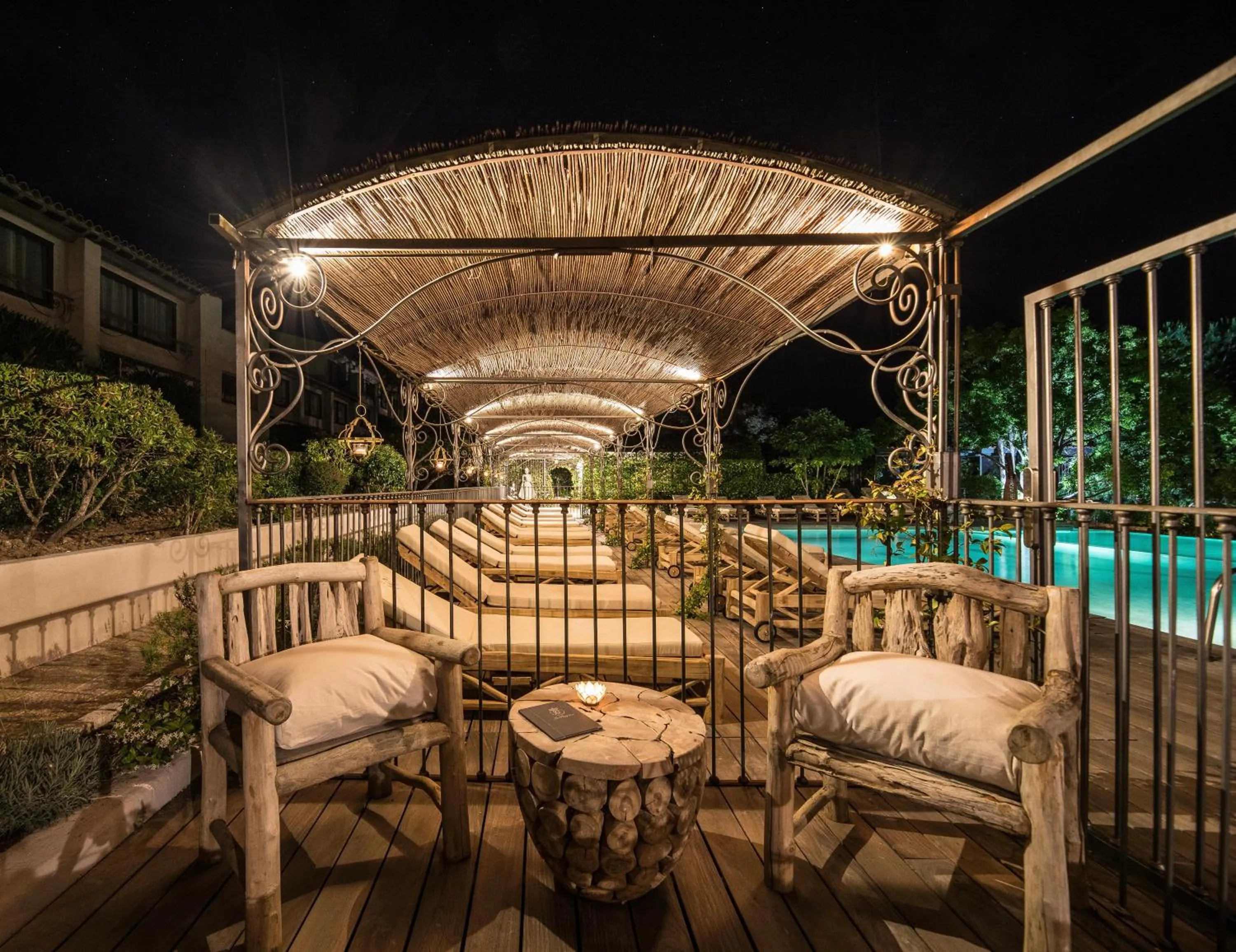 Patio in Hôtel Le Roi Théodore & Spa