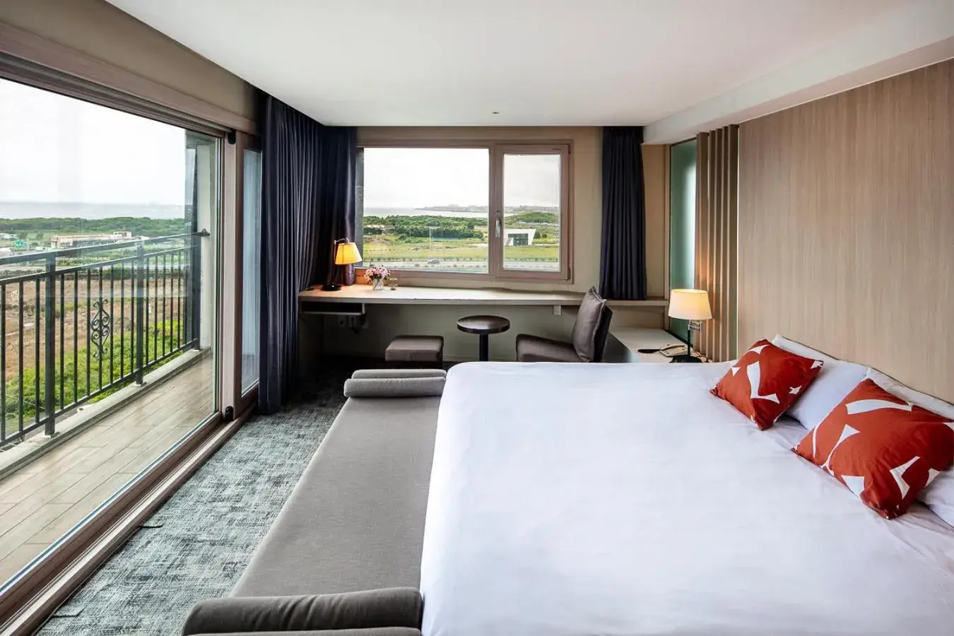 Premier King Room with Jacuzzi in The Best Jeju Seongsan Premier King Room with Jacuzzi in The Best Jeju Seongsan