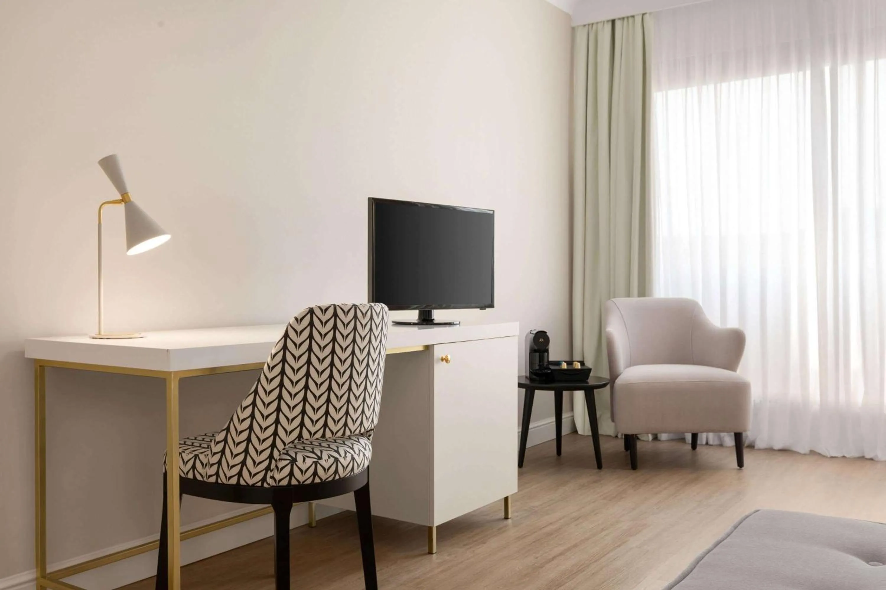 TV and multimedia in Hotel Avenue Louise Brussels Trademark Collection by Wyndham