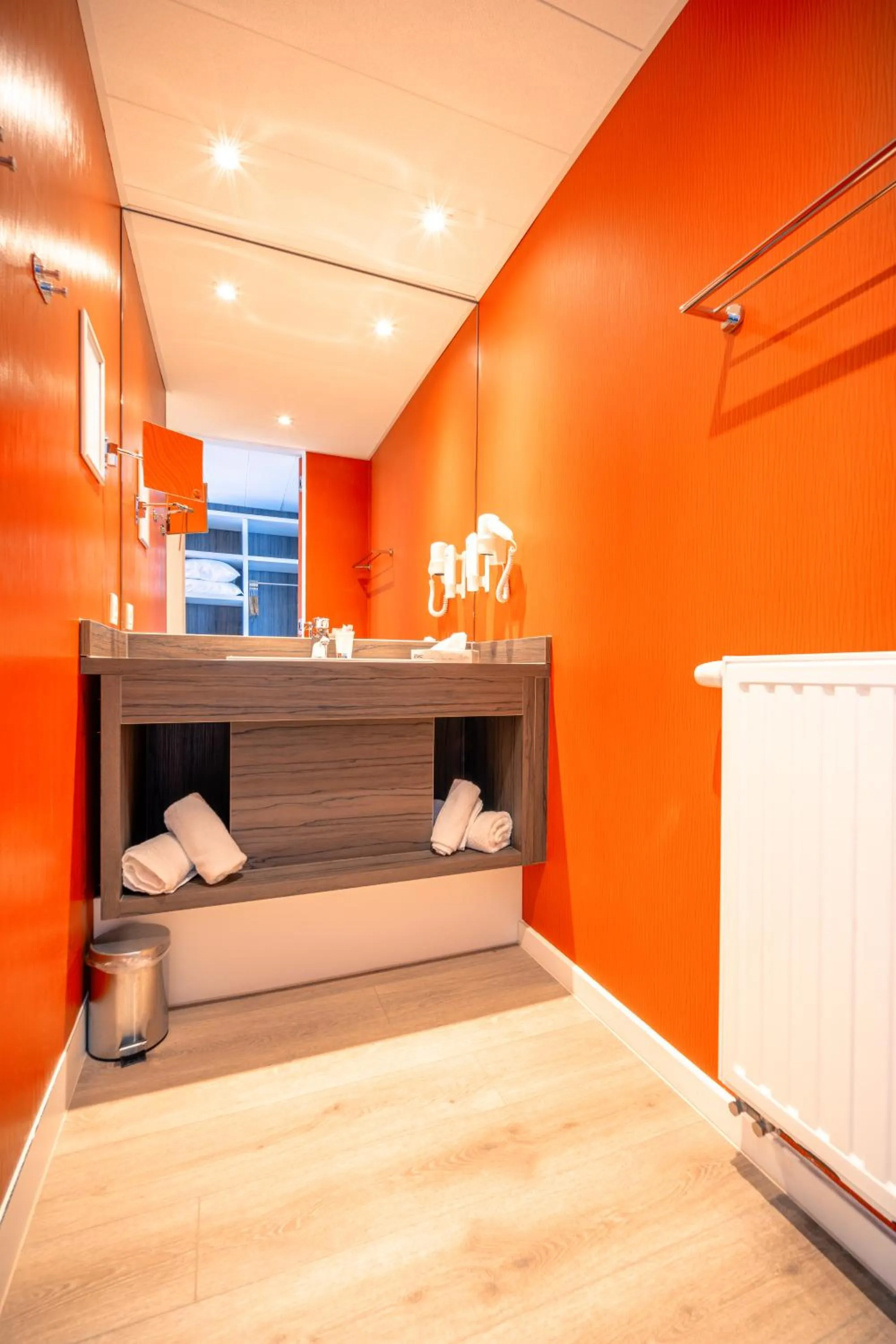 Bathroom, Bed in Hotel & Wellness Royal Astrid