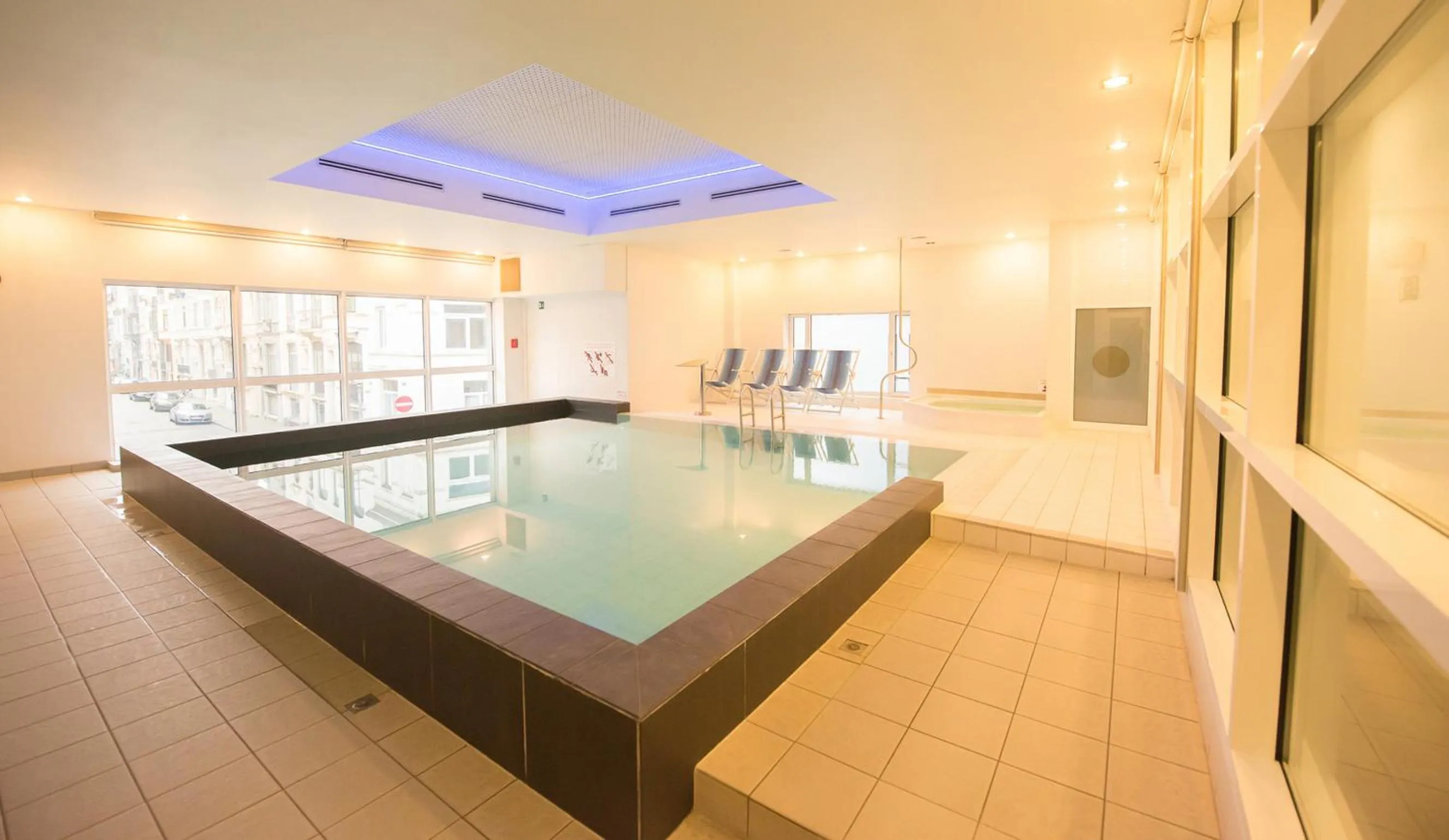 Swimming pool in Hotel & Wellness Royal Astrid