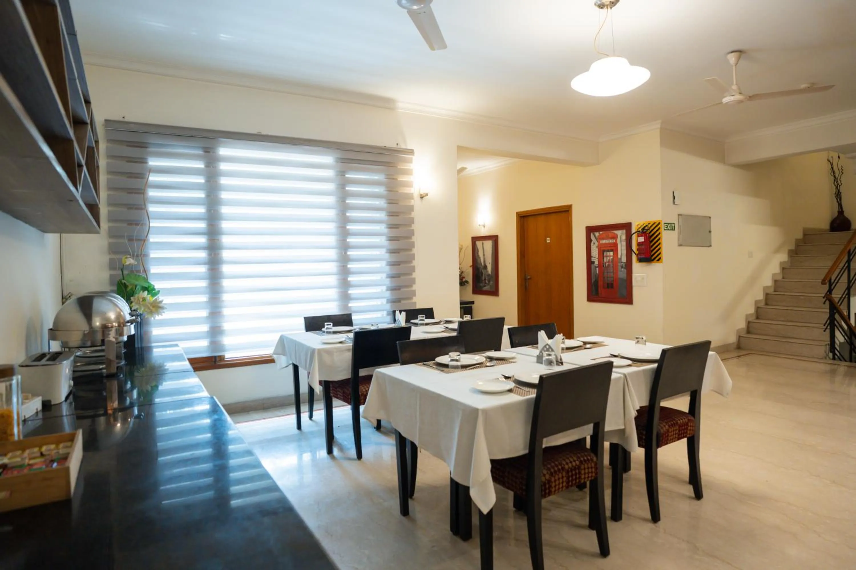 Restaurant/places to eat in Ahuja Residency Cyber City I