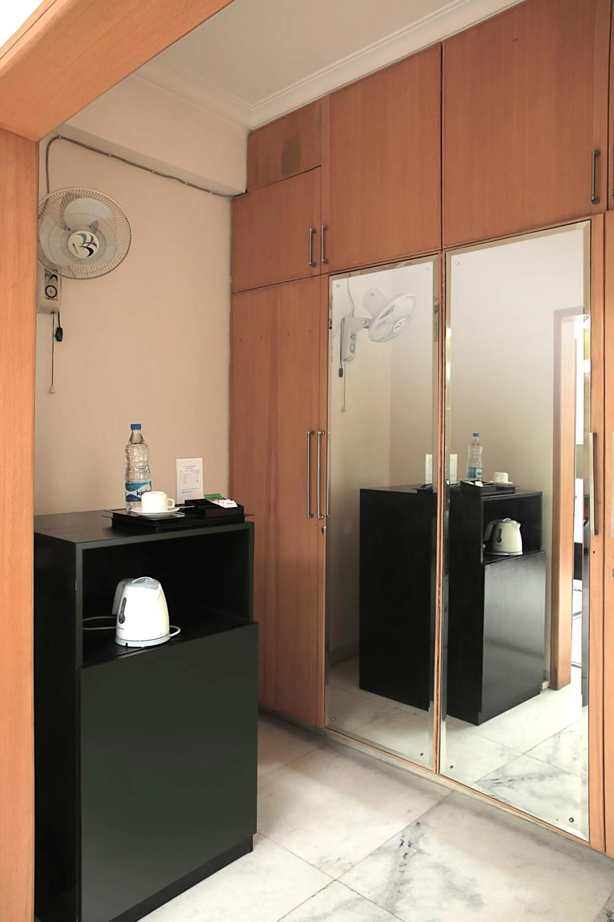 Food and drinks in Ahuja Residency Cyber City I