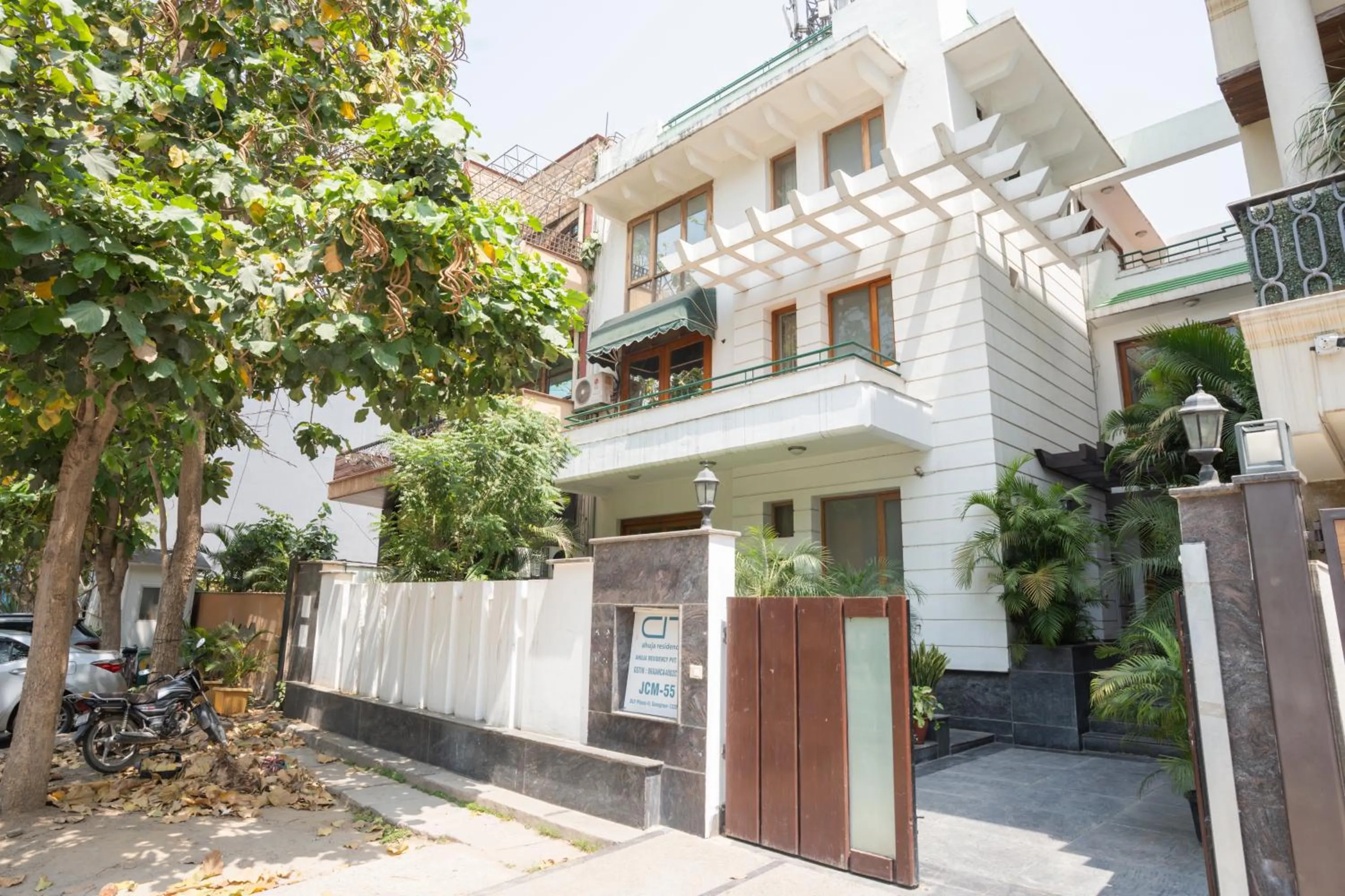 Property building in Ahuja Residency Cyber City I