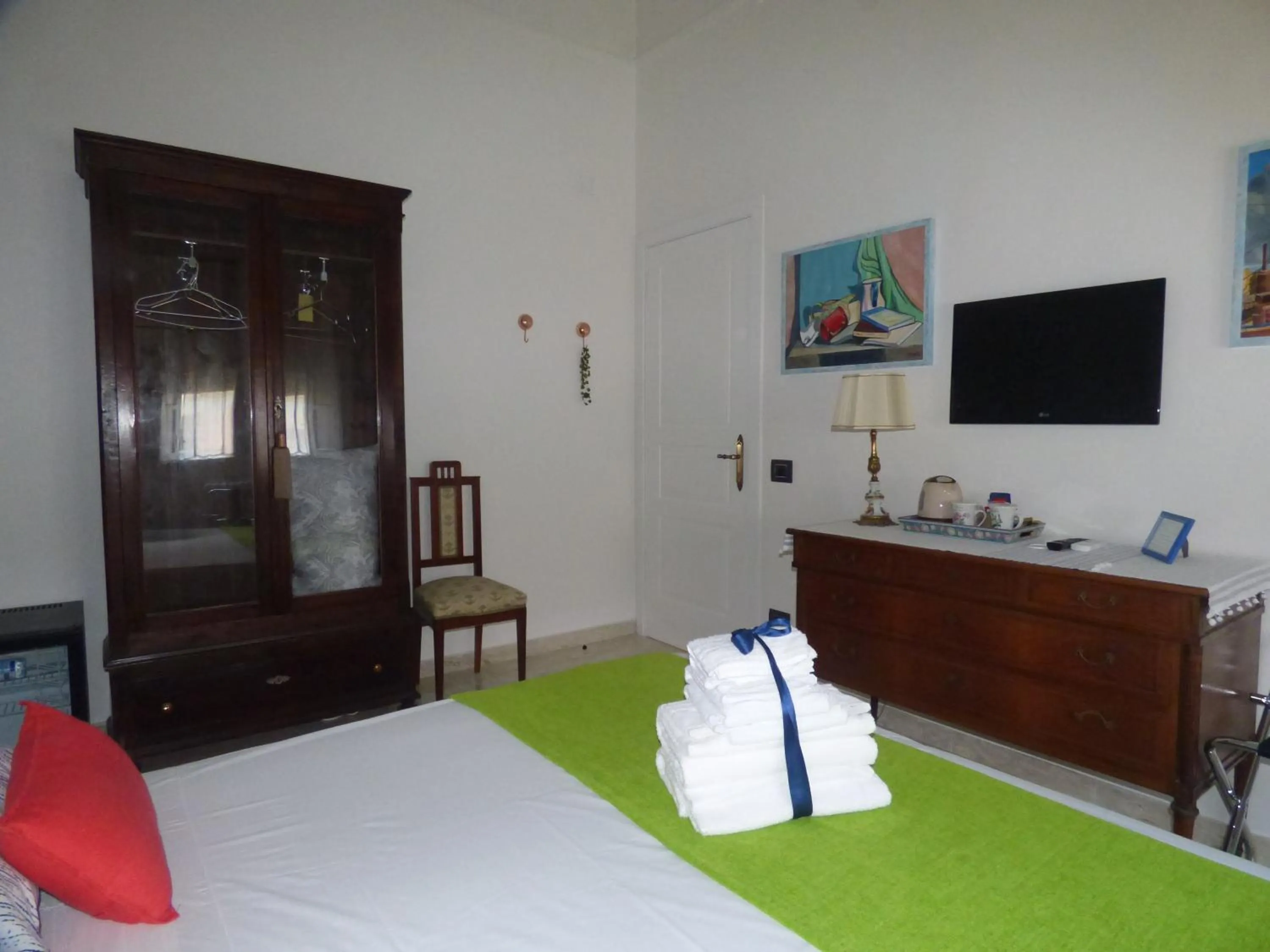 Photo of the whole room, Bed in Conte di Morelia