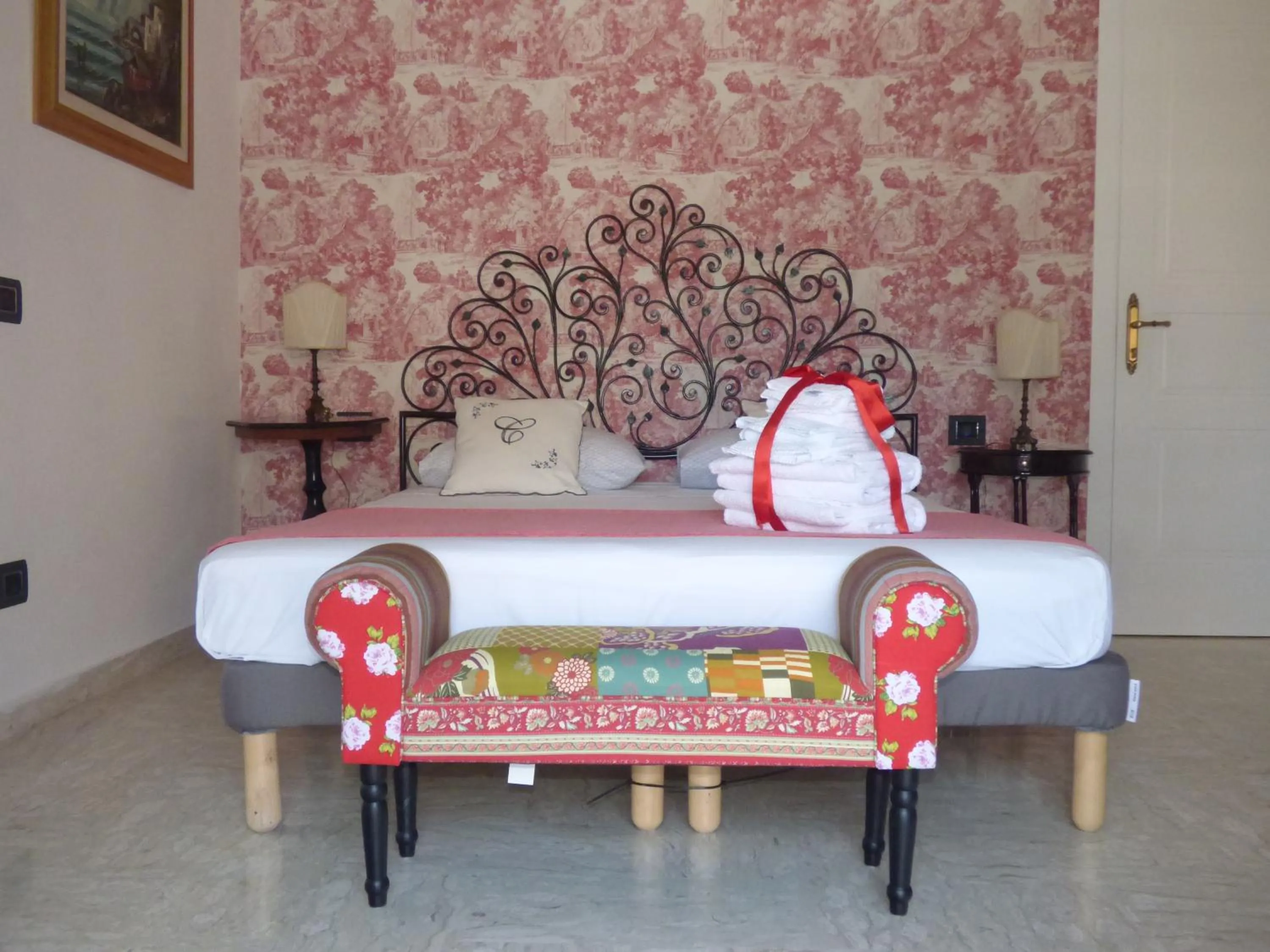 Photo of the whole room, Bed in Conte di Morelia