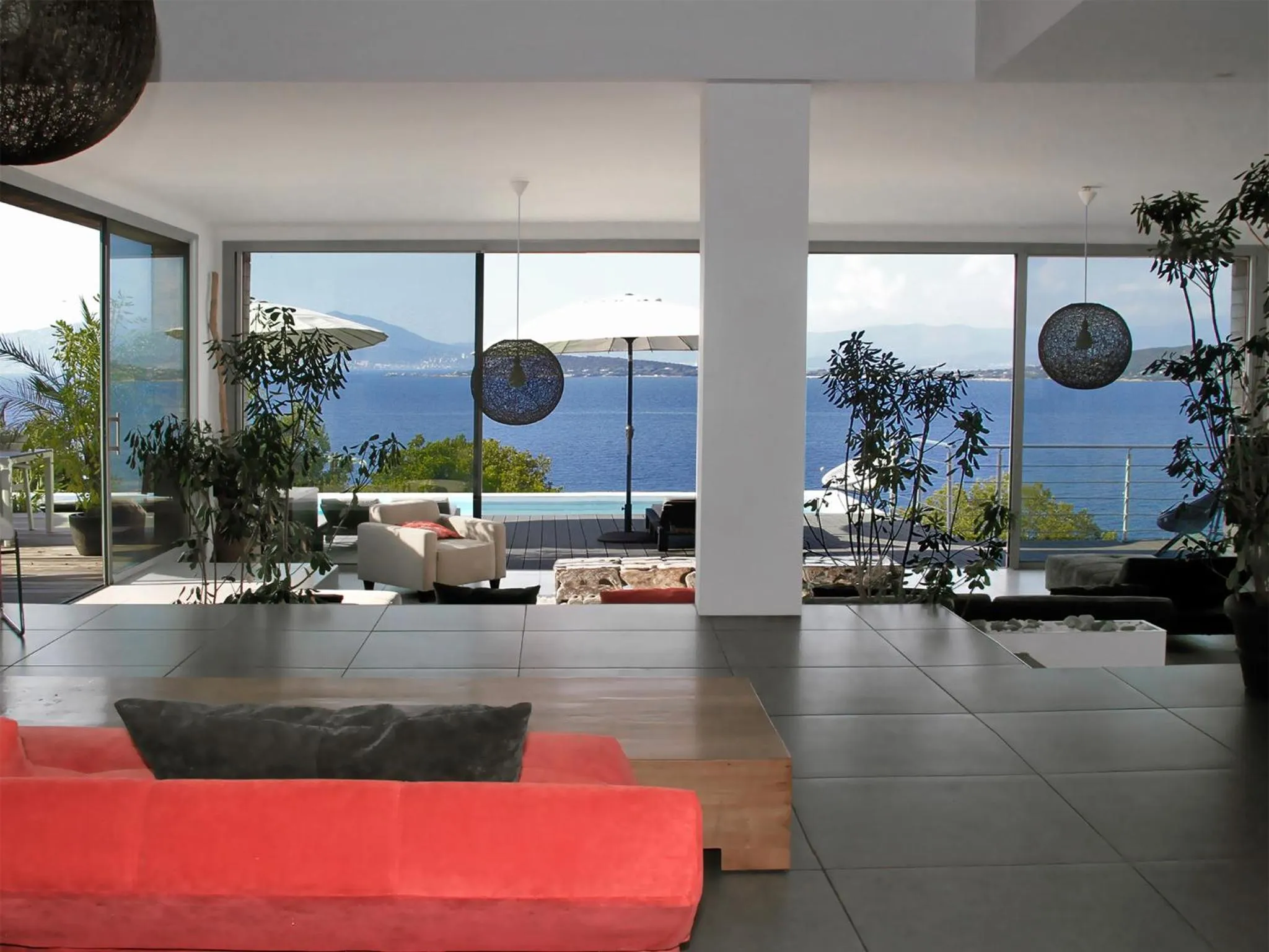 Communal lounge/ TV room in Dililodge