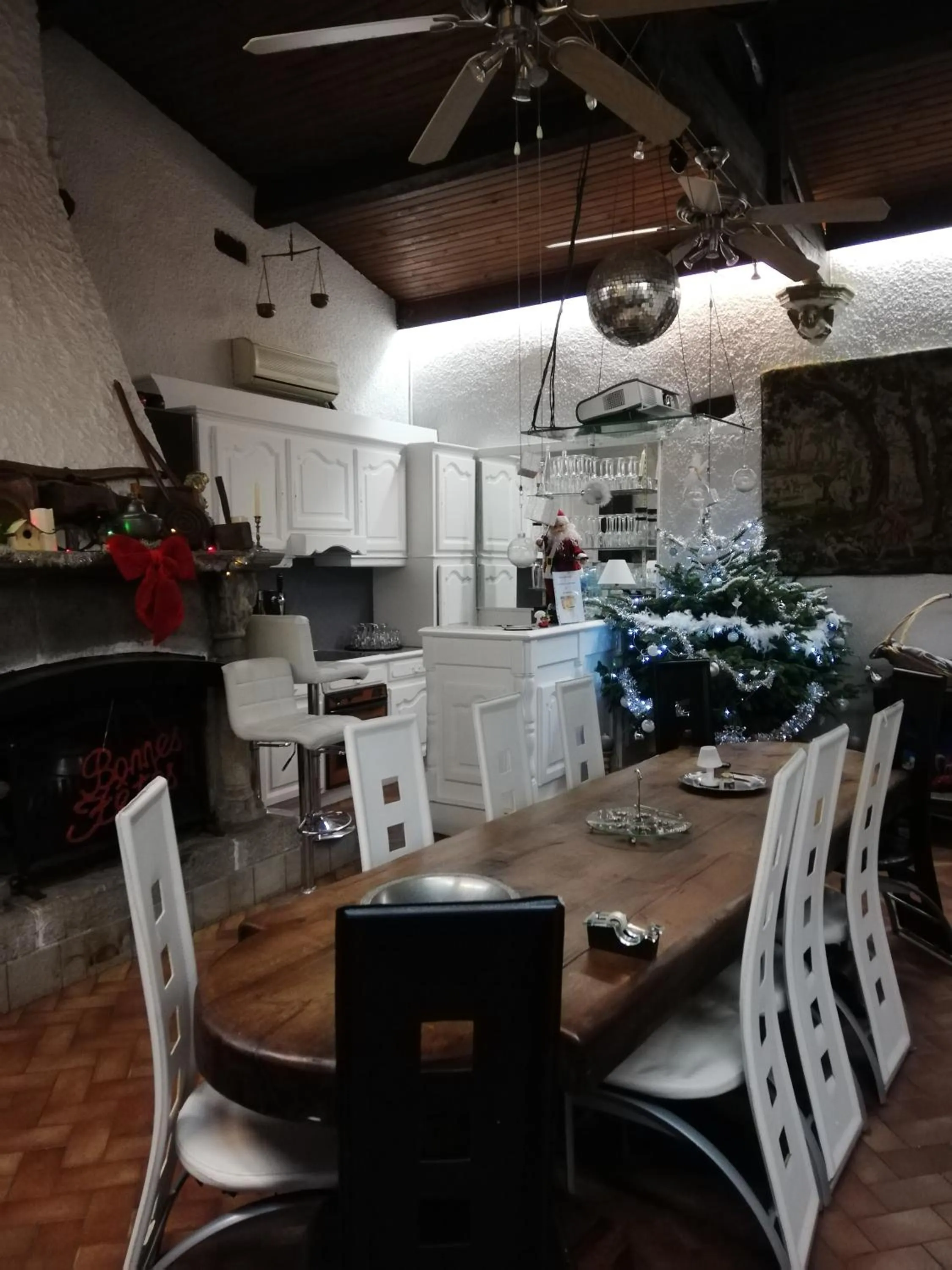 Communal kitchen in Fouettara