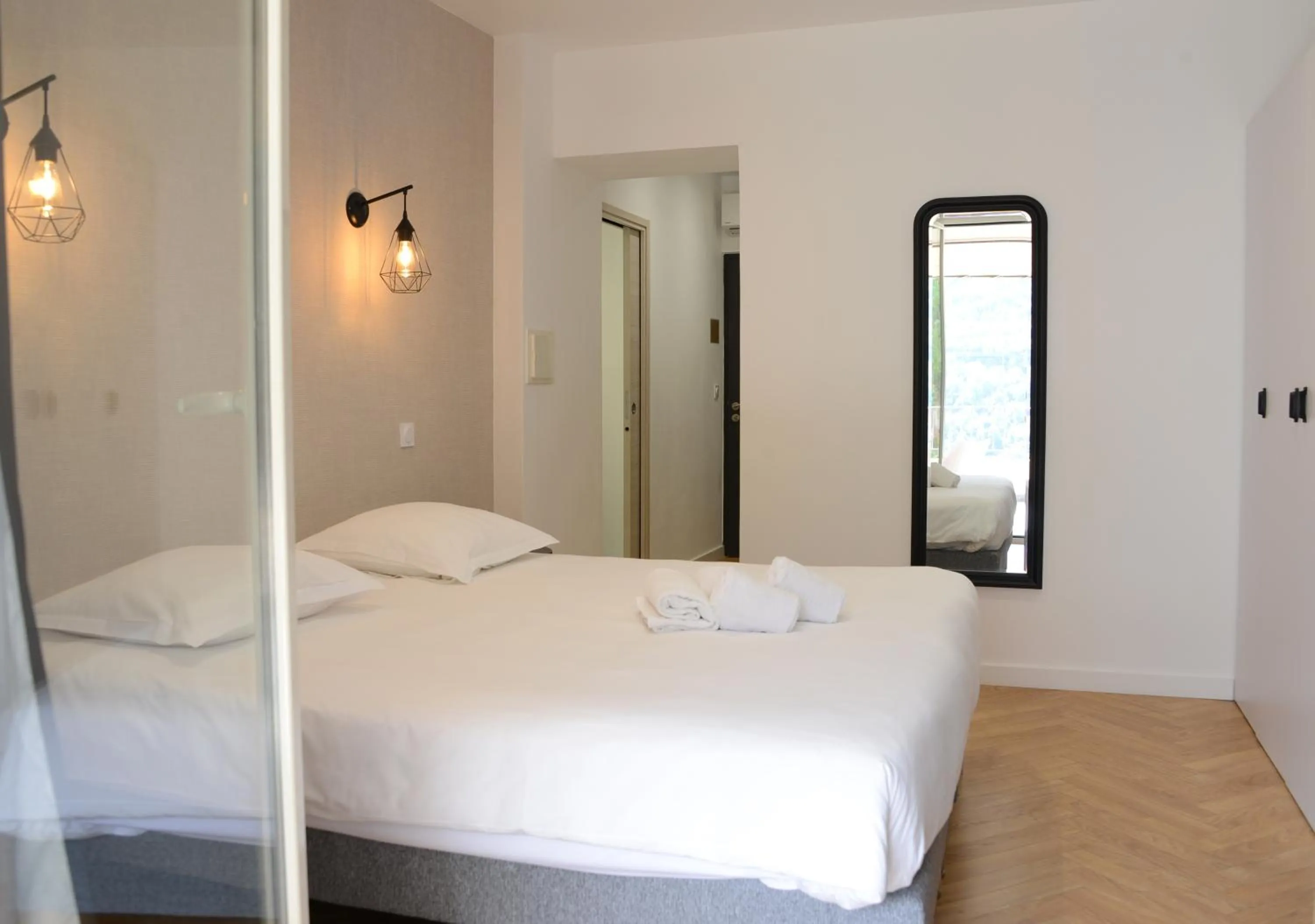 Bedroom, Bed in Hôtel Bella Vista