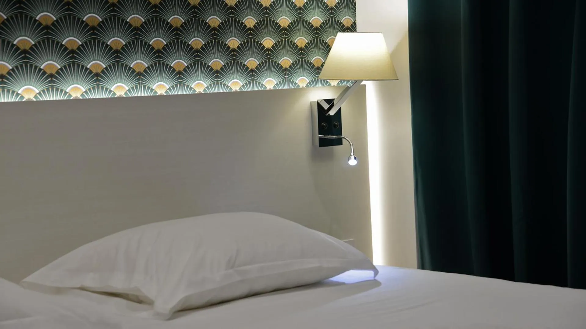 Bed in Hôtel Bella Vista