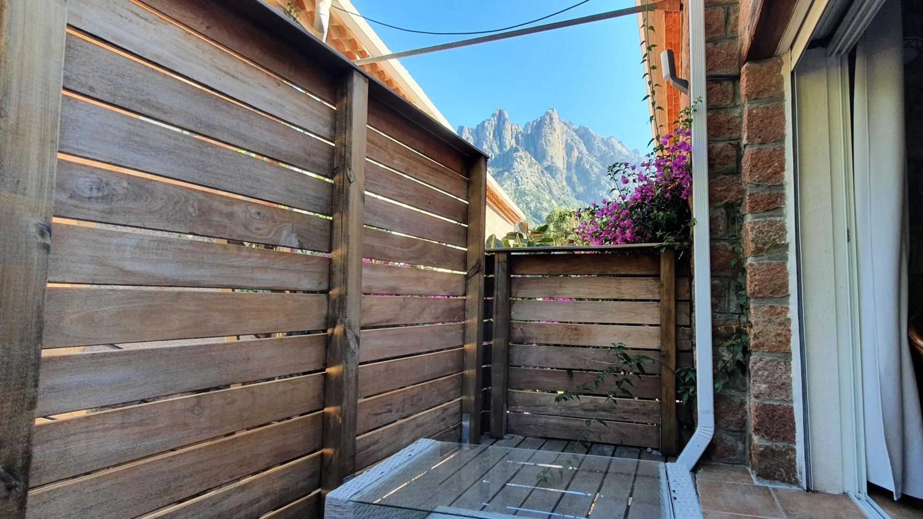 Patio in Hôtel Bella Vista