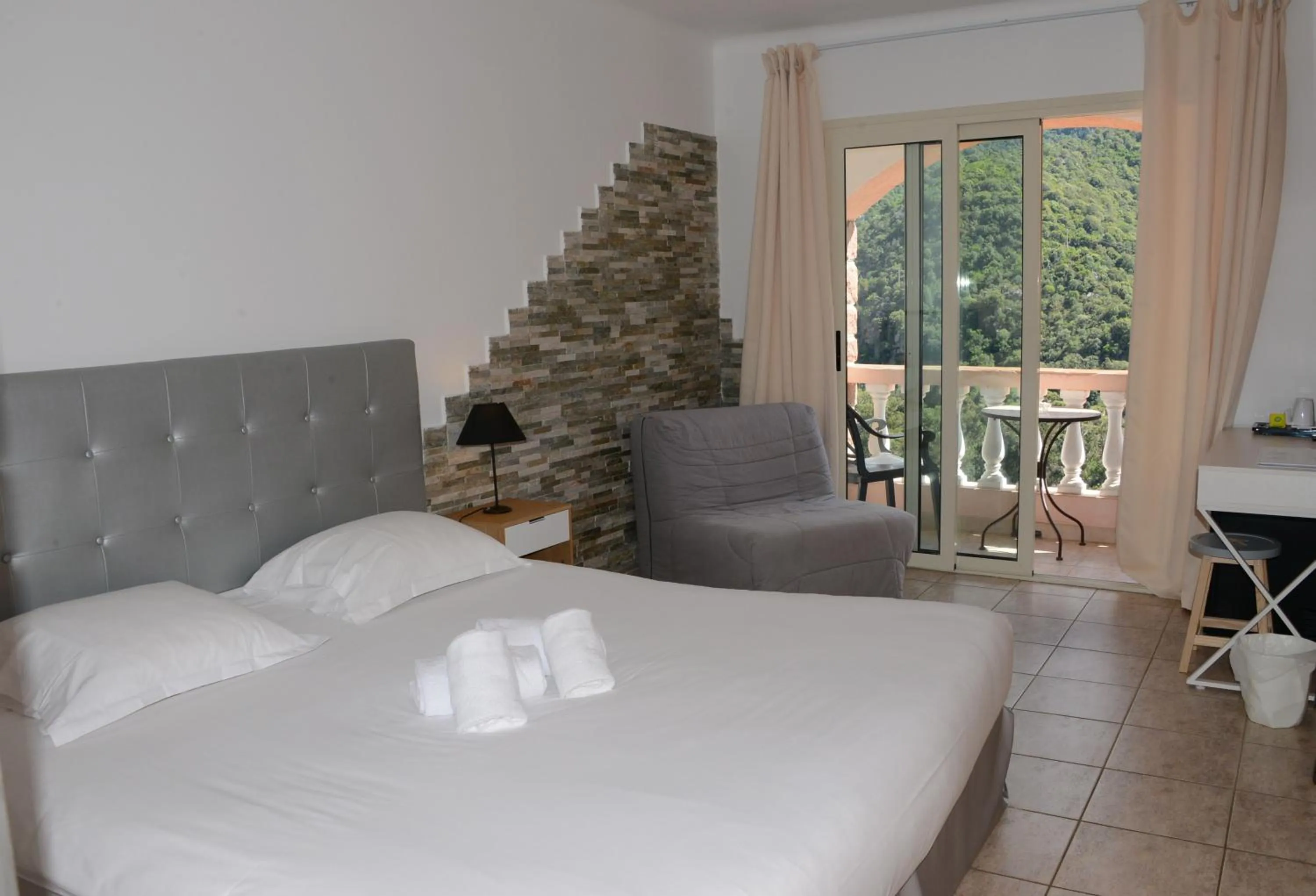 Photo of the whole room, Bed in Hôtel Bella Vista