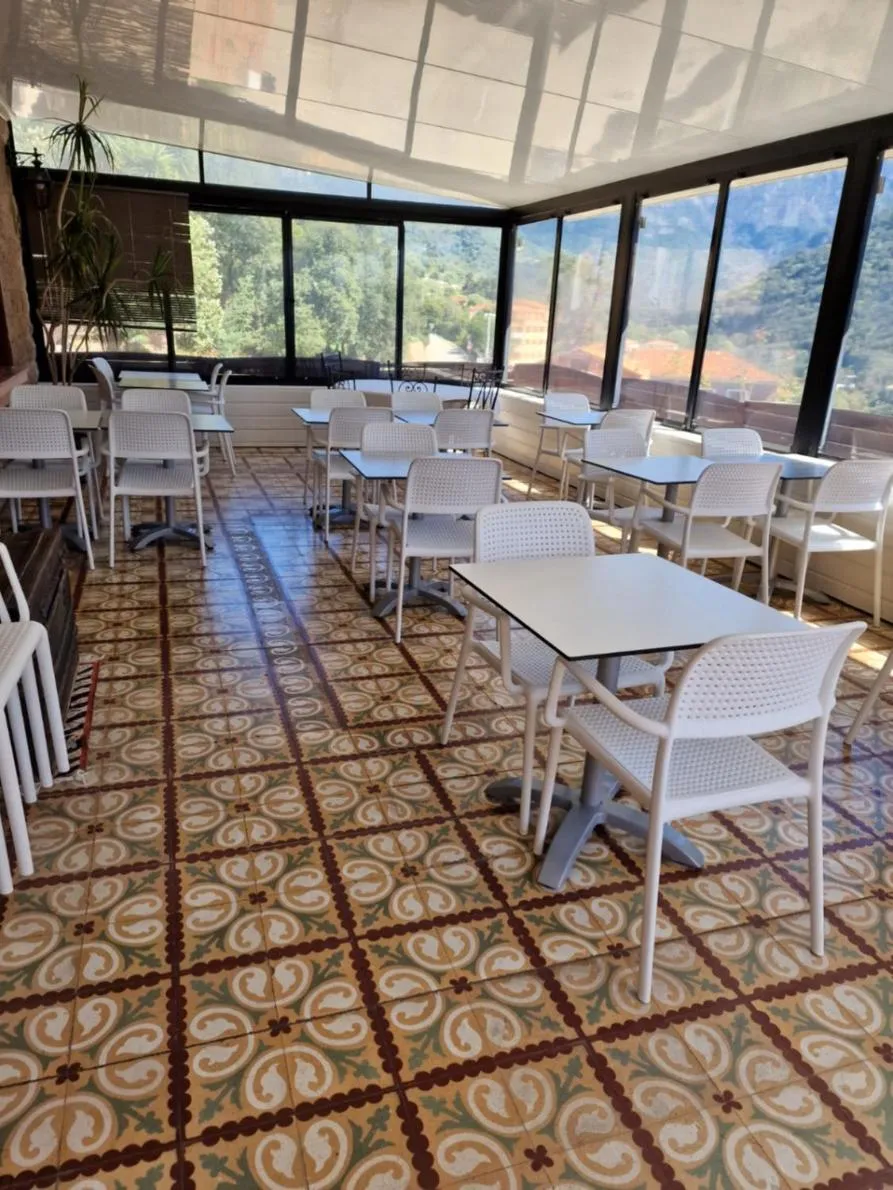 Patio in Hôtel Bella Vista
