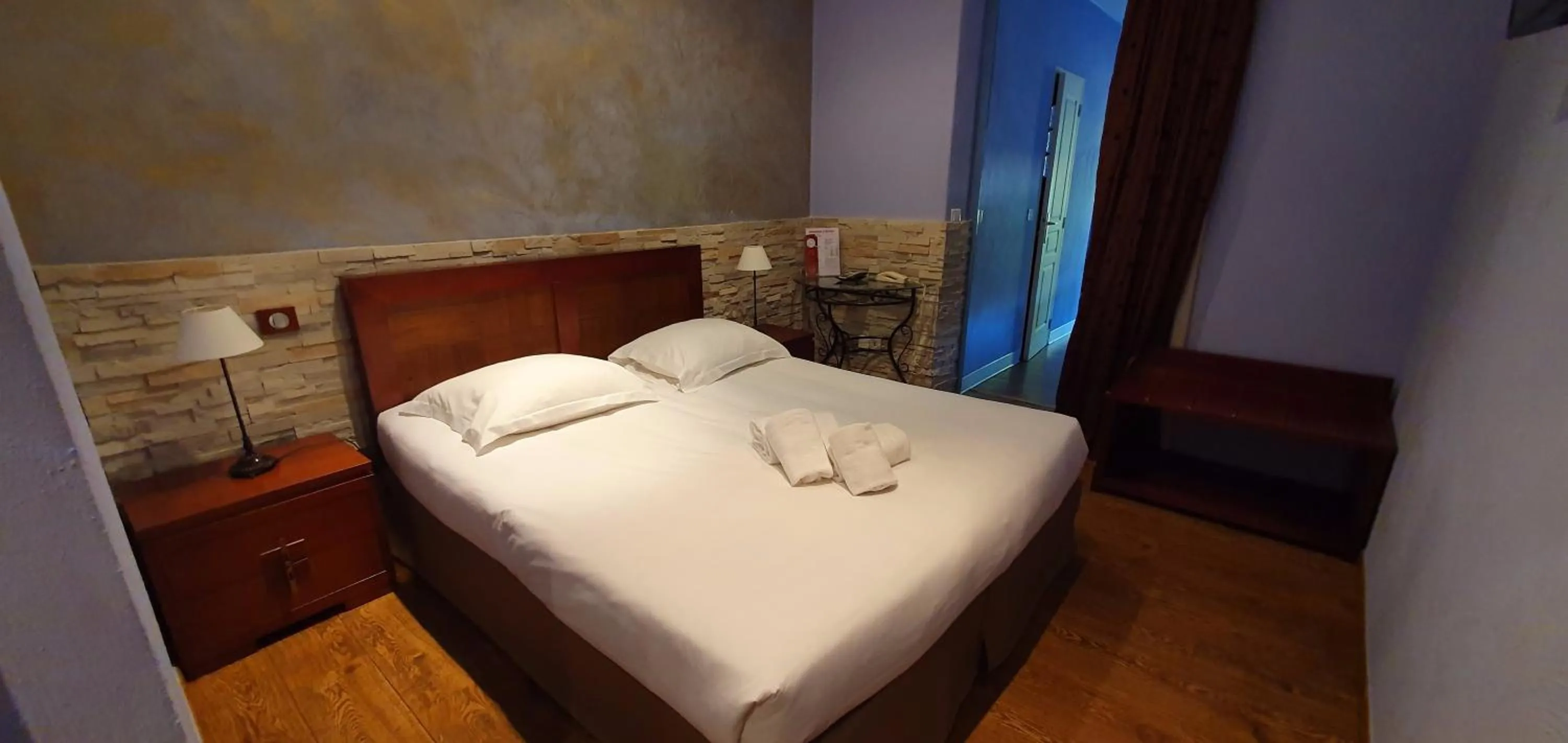 Bed in Hôtel Bella Vista
