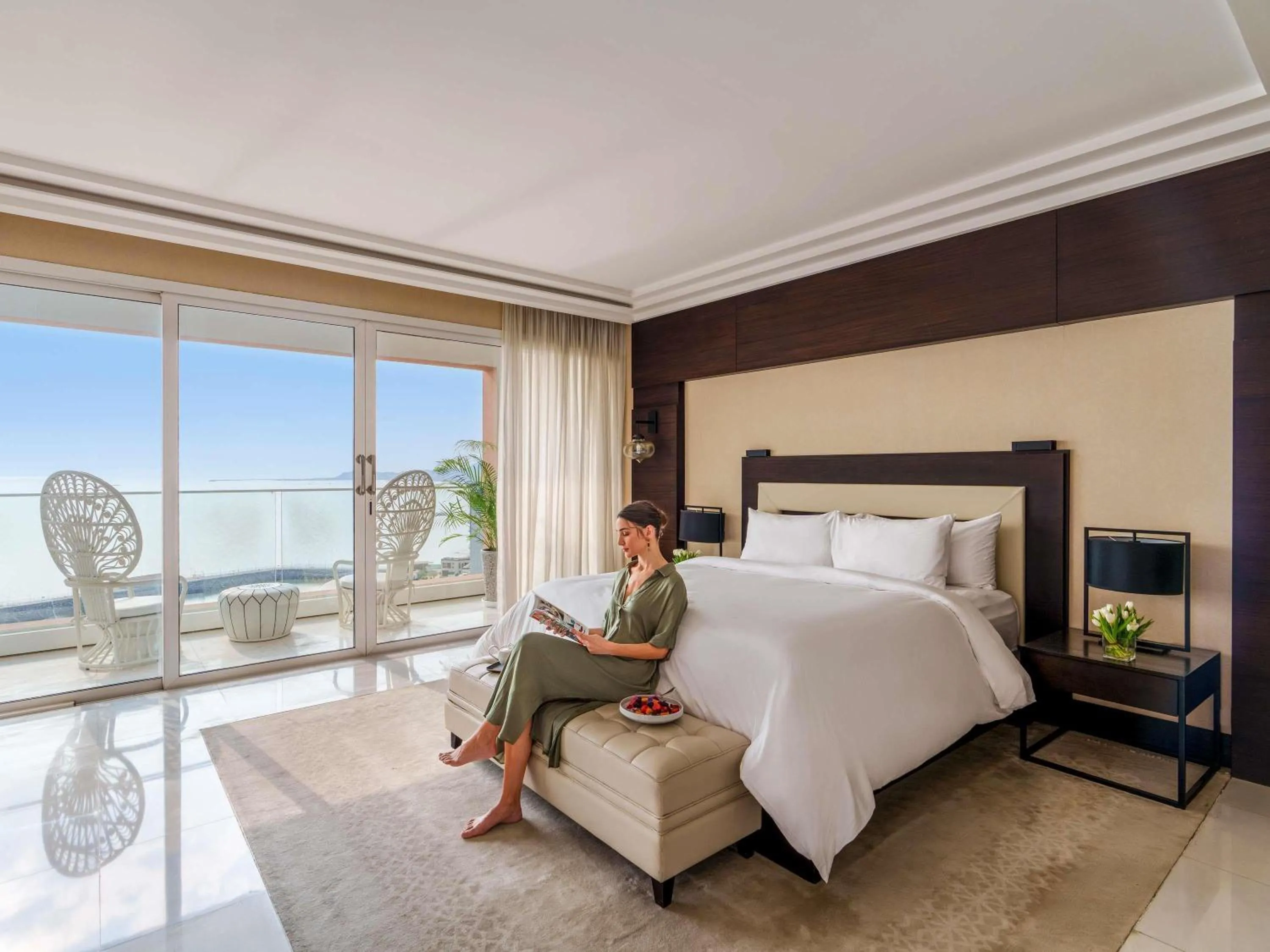 Bedroom, Bed in Fairmont Fujairah Beach Resort