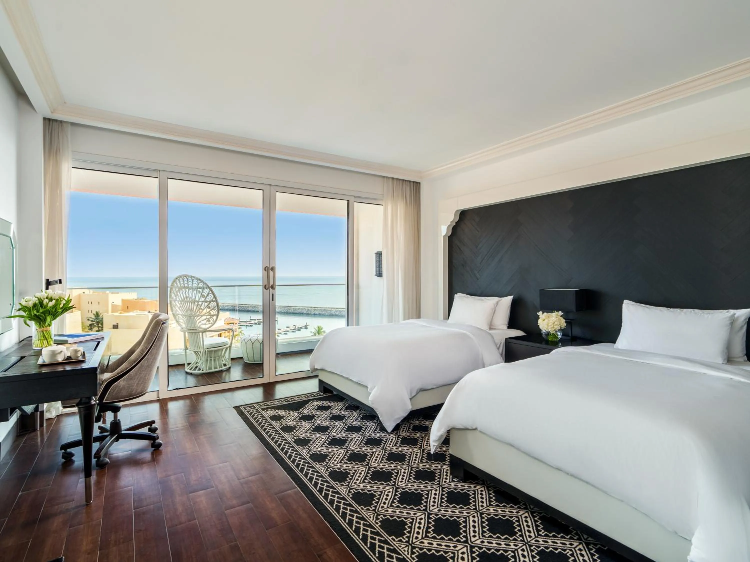 Bedroom, Bed in Fairmont Fujairah Beach Resort