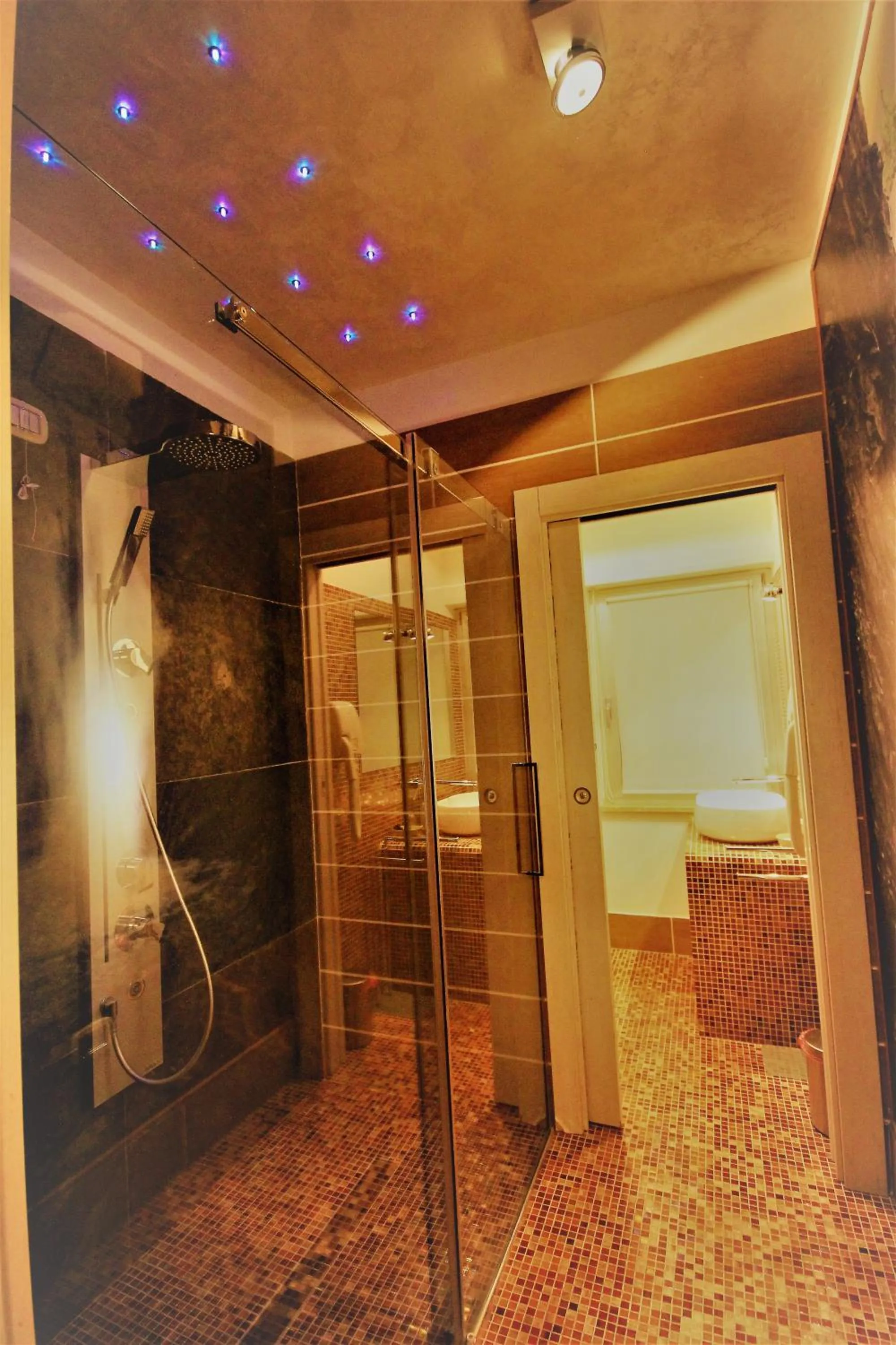 Shower in I Rocchi Hotel