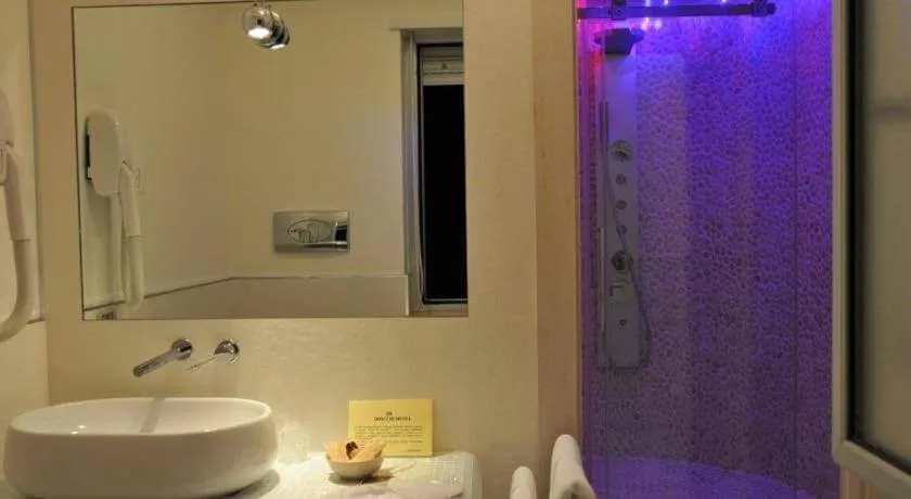 Shower in I Rocchi Hotel