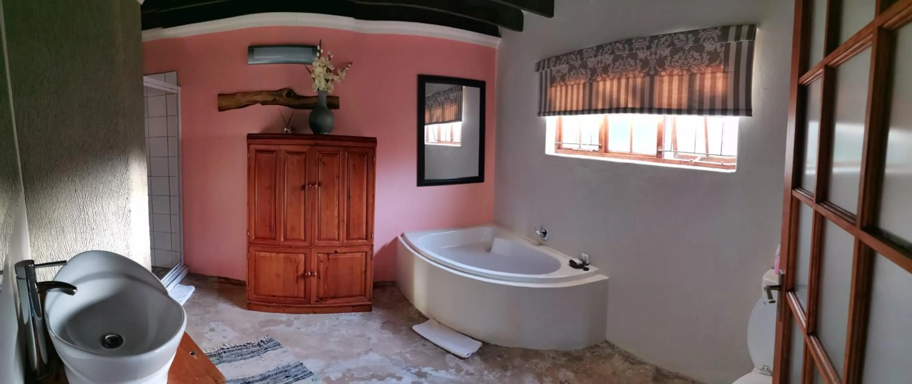 Bathroom in The Birdhouse Bed & Breakfast #NO Loadshedding #Solar Energy