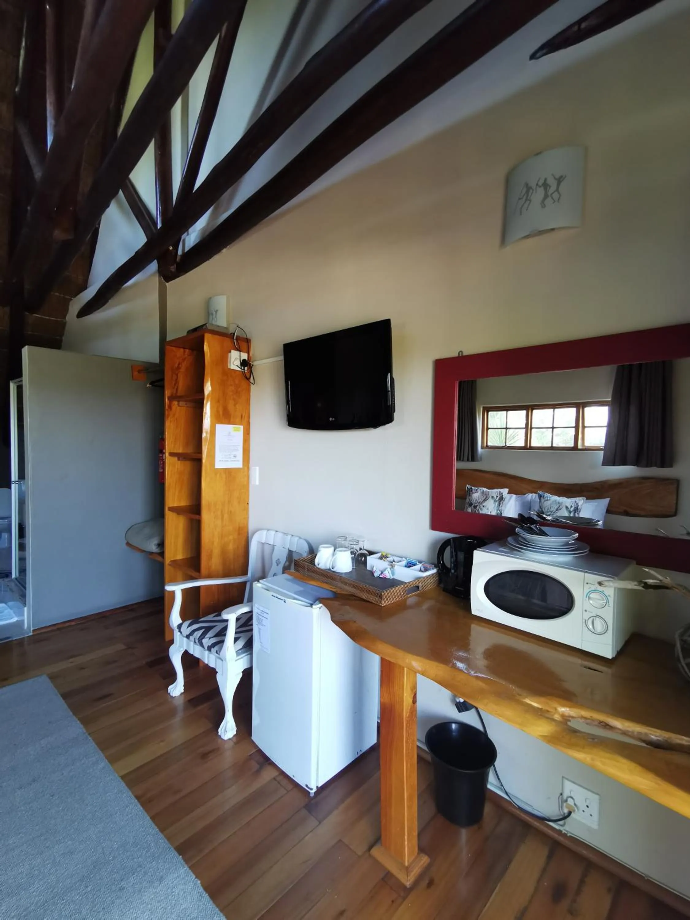 TV and multimedia in The Birdhouse Bed & Breakfast #NO Loadshedding #Solar Energy