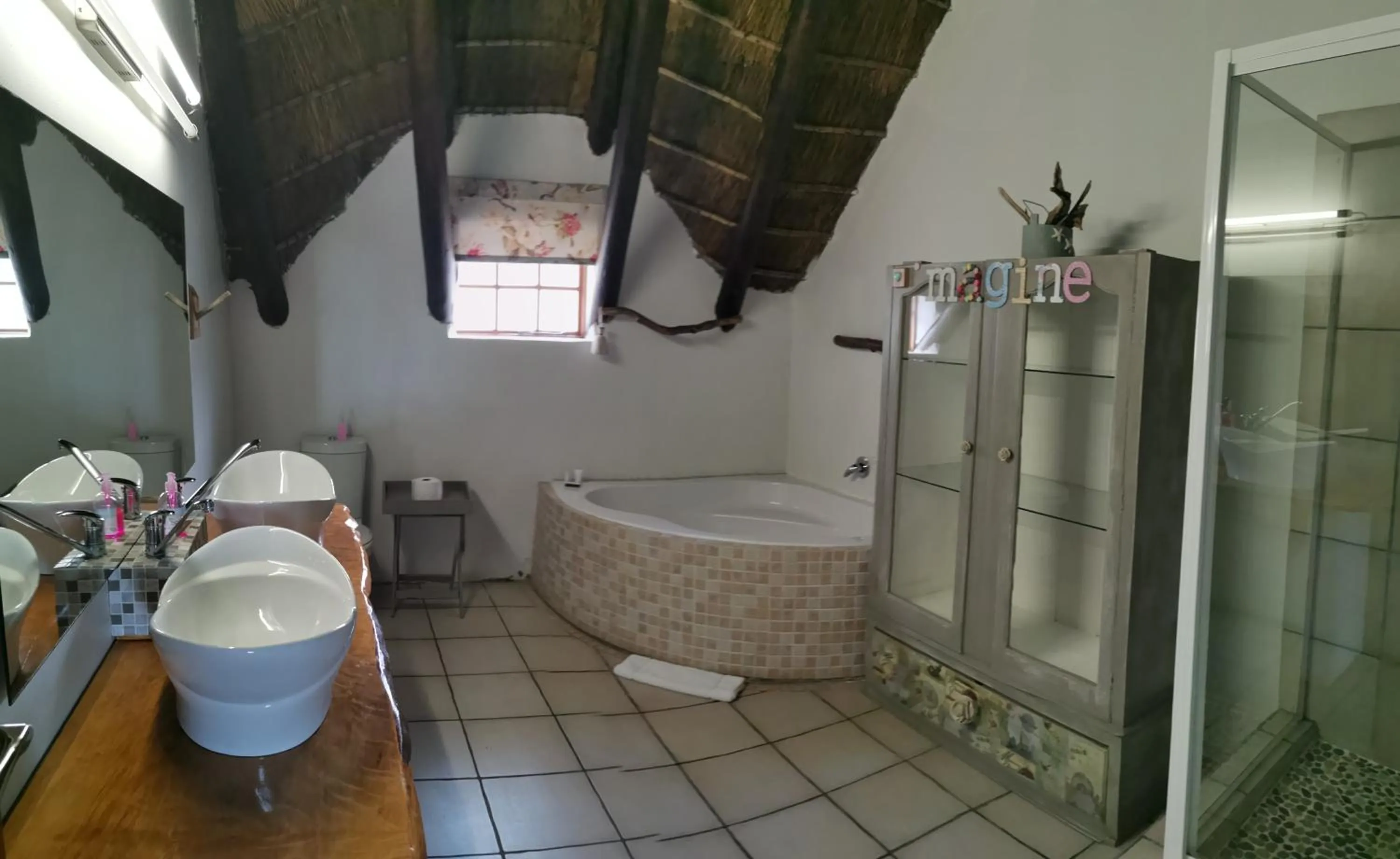 Bathroom in The Birdhouse Bed & Breakfast #NO Loadshedding #Solar Energy