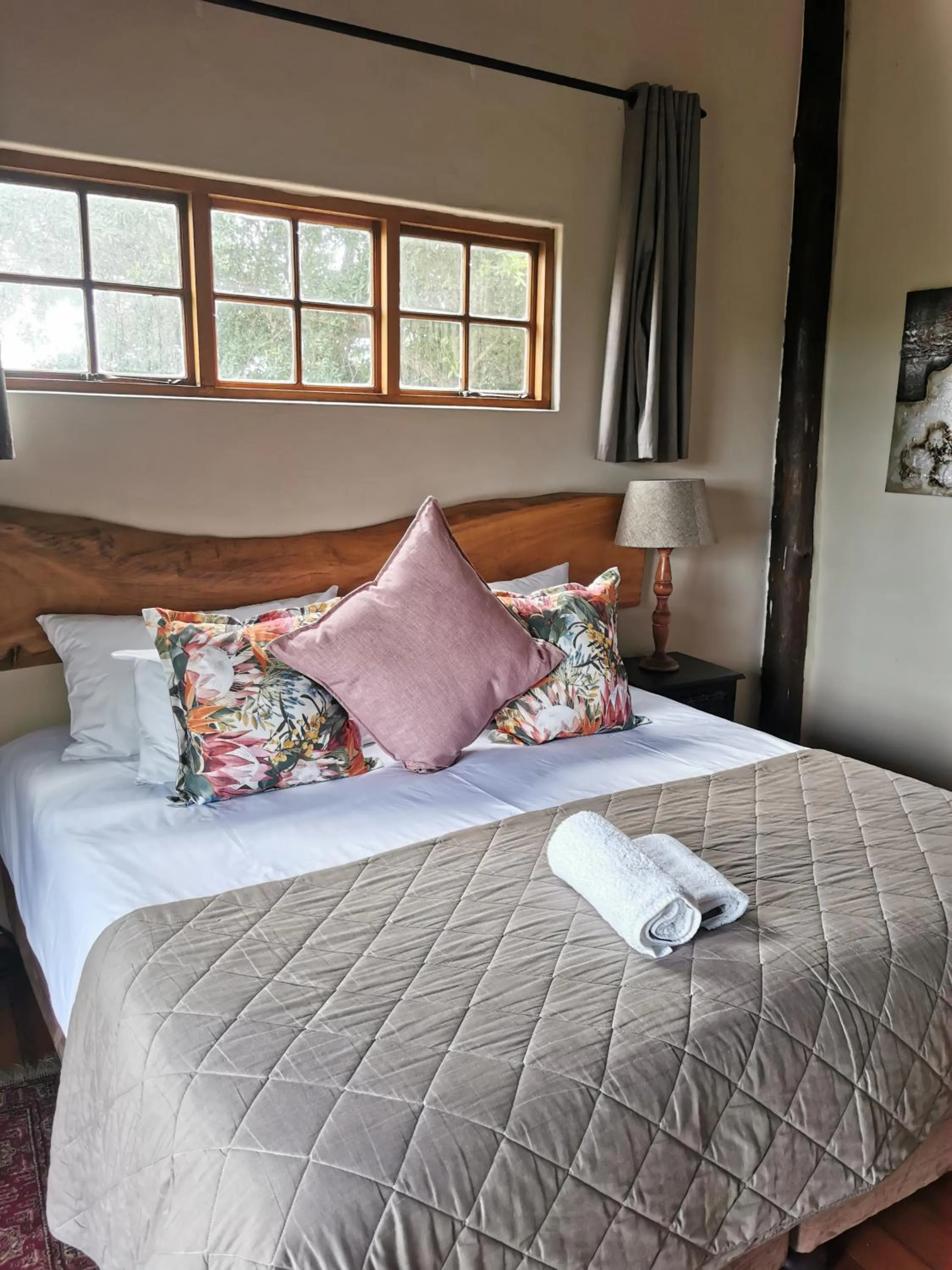 Bed in The Birdhouse Bed & Breakfast #NO Loadshedding #Solar Energy