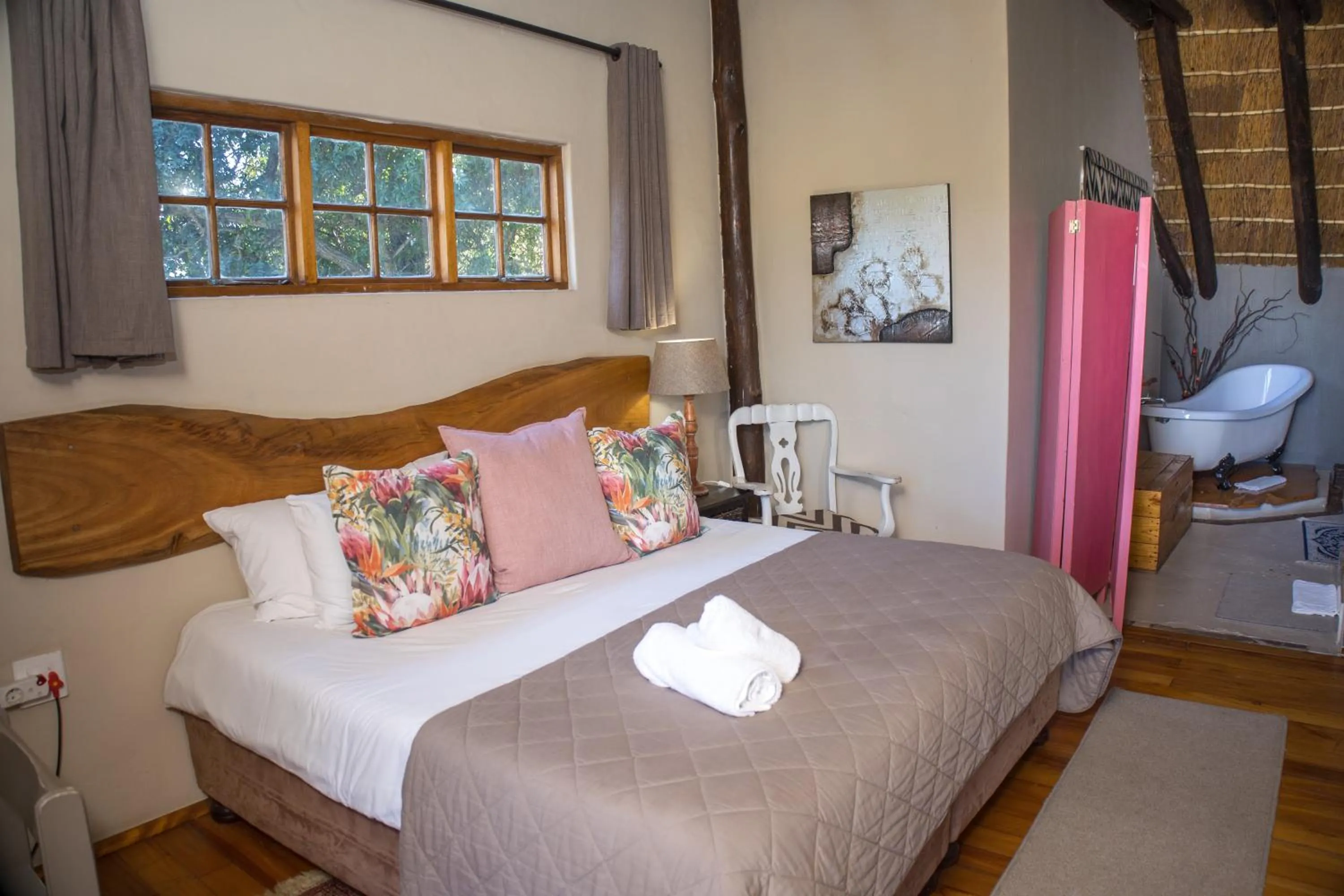 Bedroom, Bed in The Birdhouse Bed & Breakfast #NO Loadshedding #Solar Energy