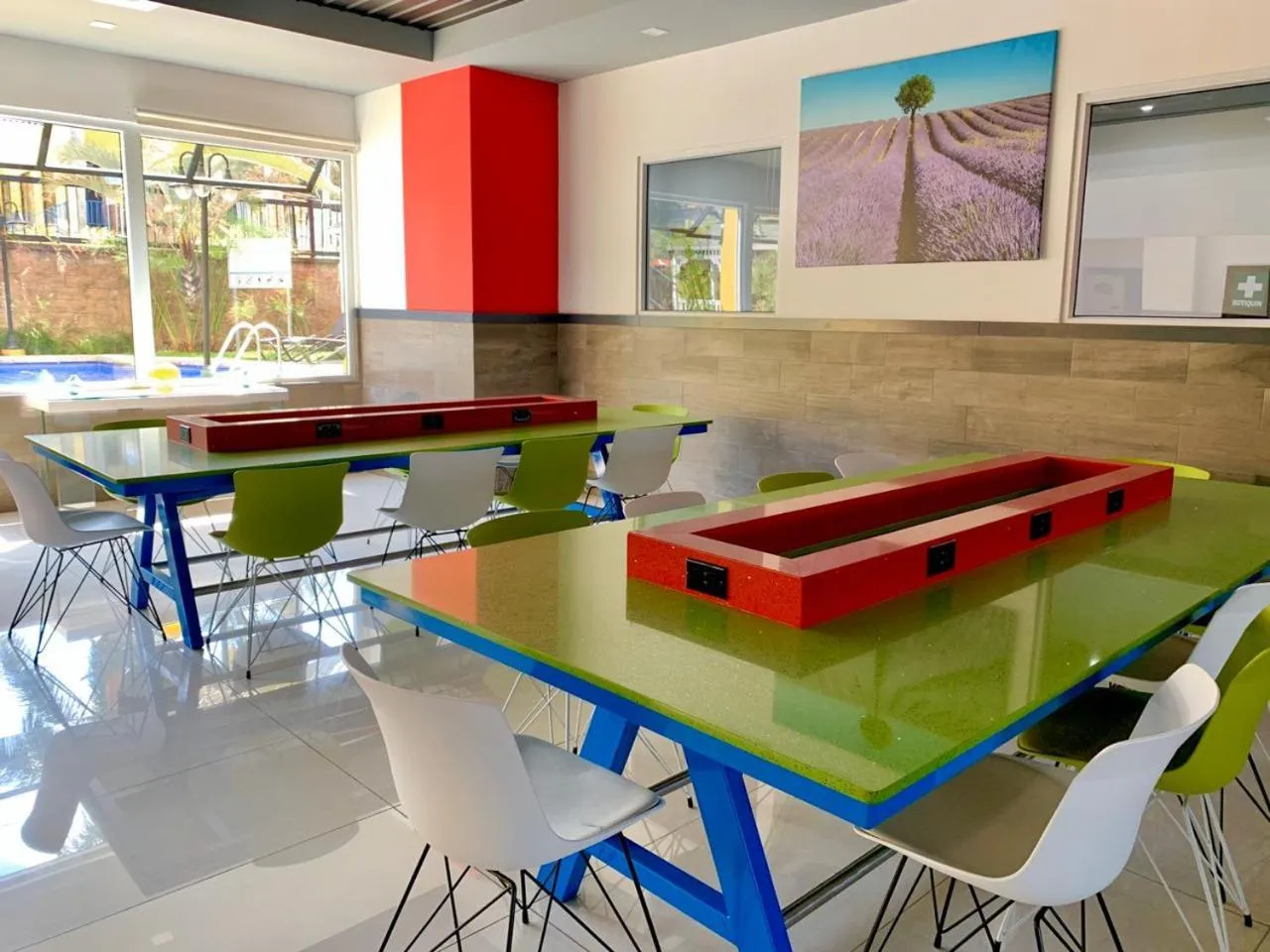 Seating area in Beverly Hills: Hotel and Business