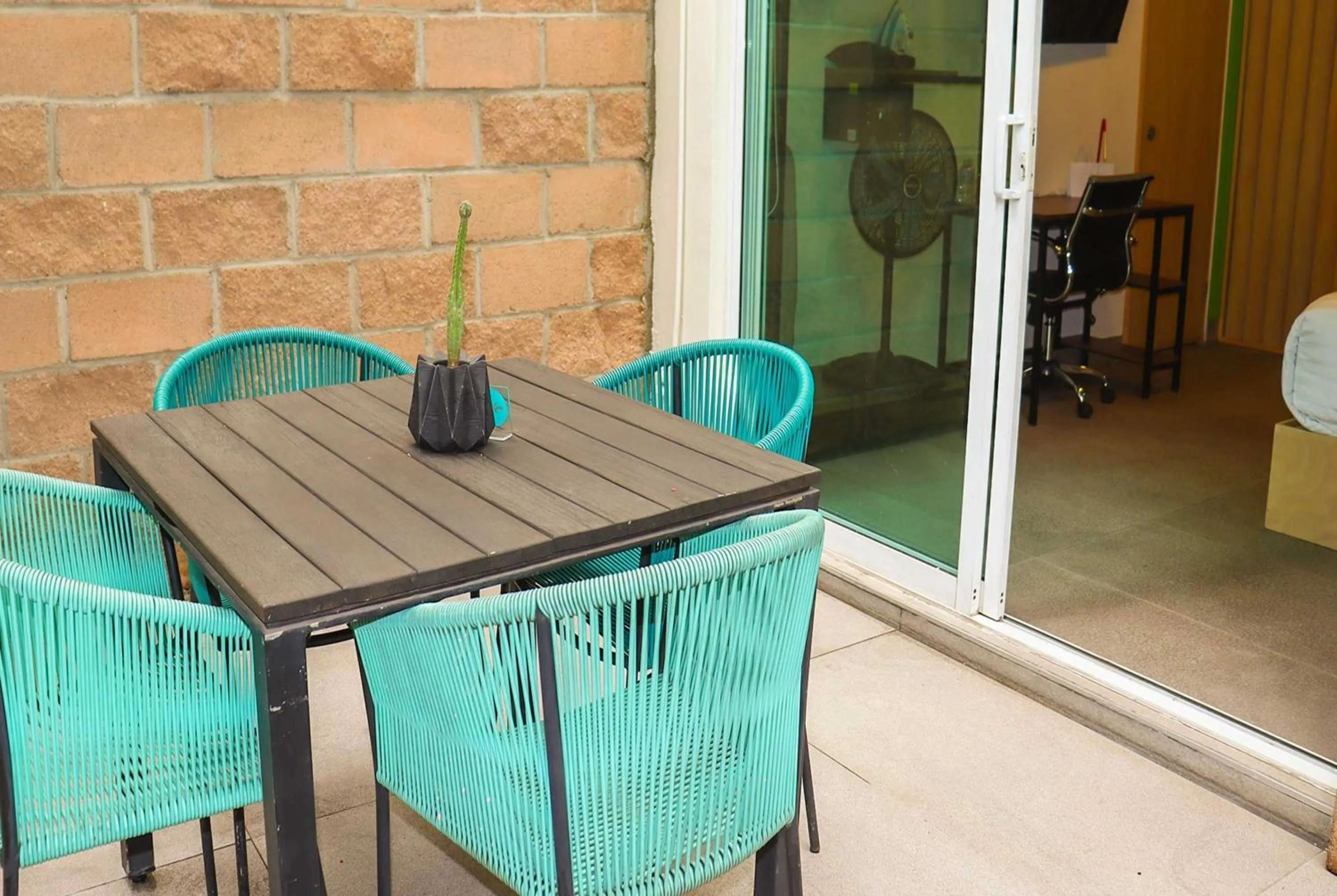 Photo of the whole room in Hotel Estancias VIVE MX wtc CDMX, Trademark by Wyndham