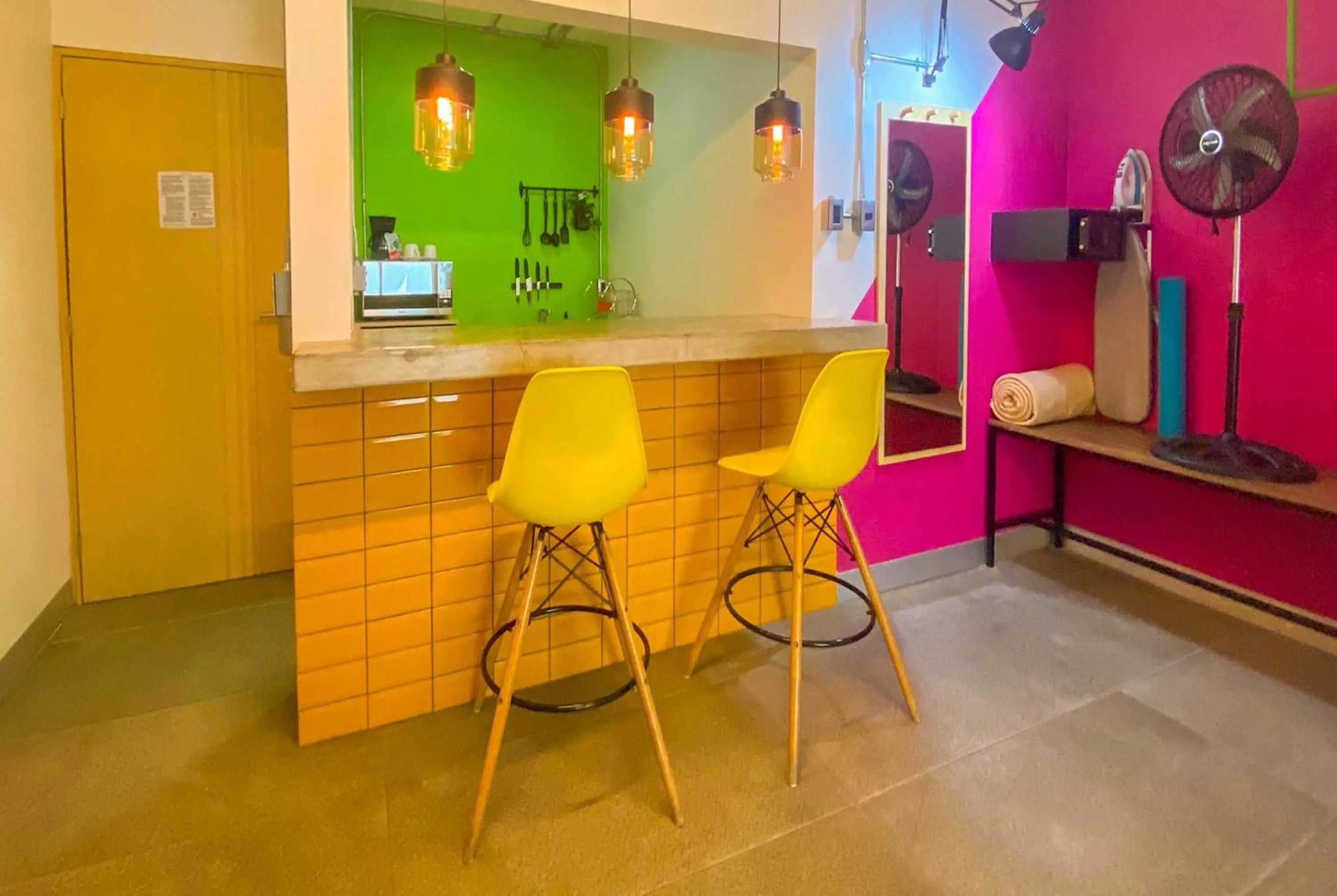 Photo of the whole room in Hotel Estancias VIVE MX wtc CDMX, Trademark by Wyndham