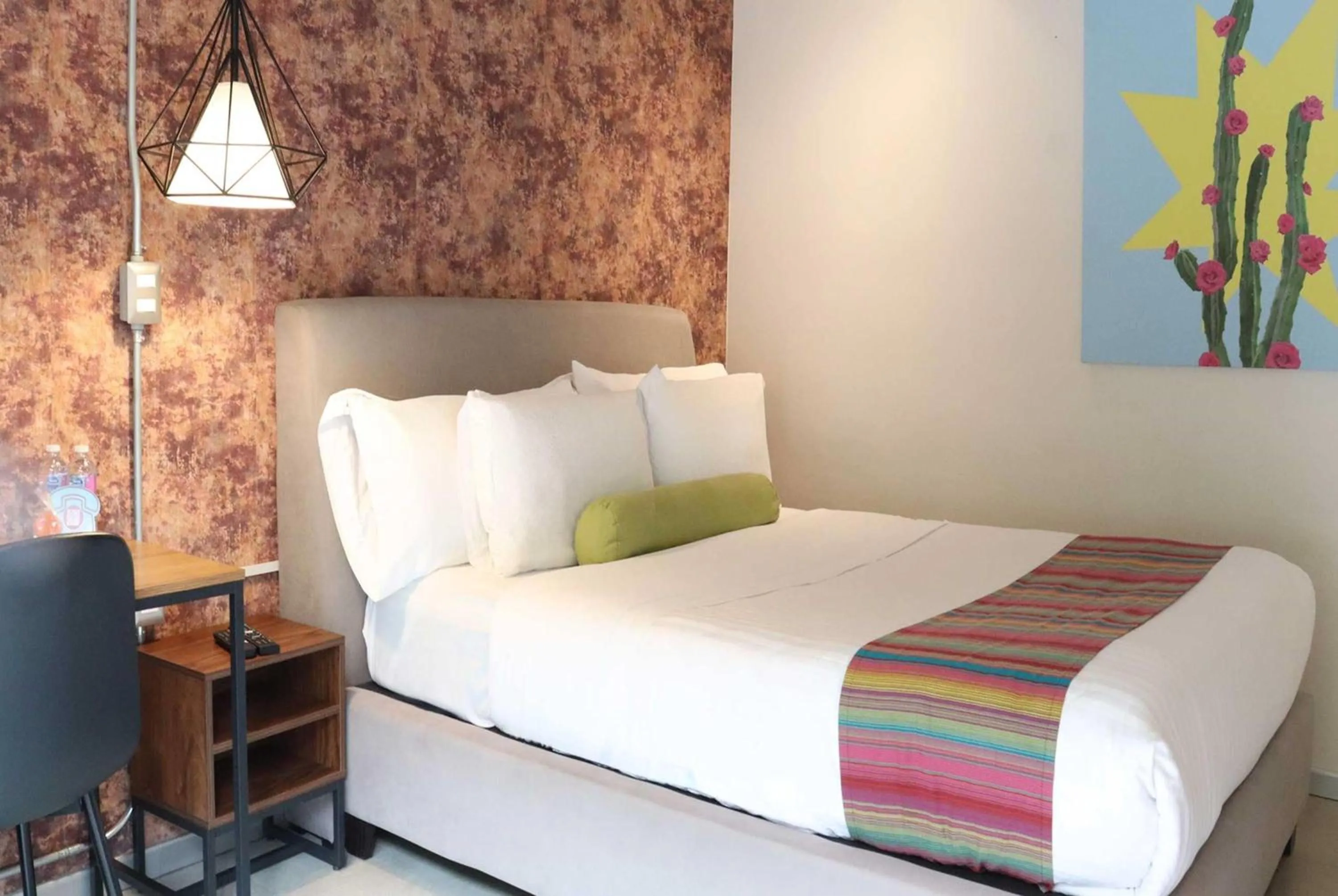 Photo of the whole room, Bed in Hotel Estancias VIVE MX wtc CDMX, Trademark by Wyndham