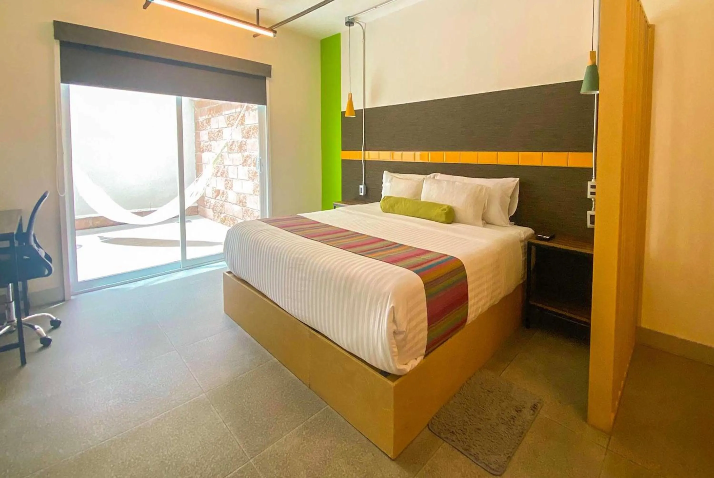 Photo of the whole room, Bed in Hotel Estancias VIVE MX wtc CDMX, Trademark by Wyndham