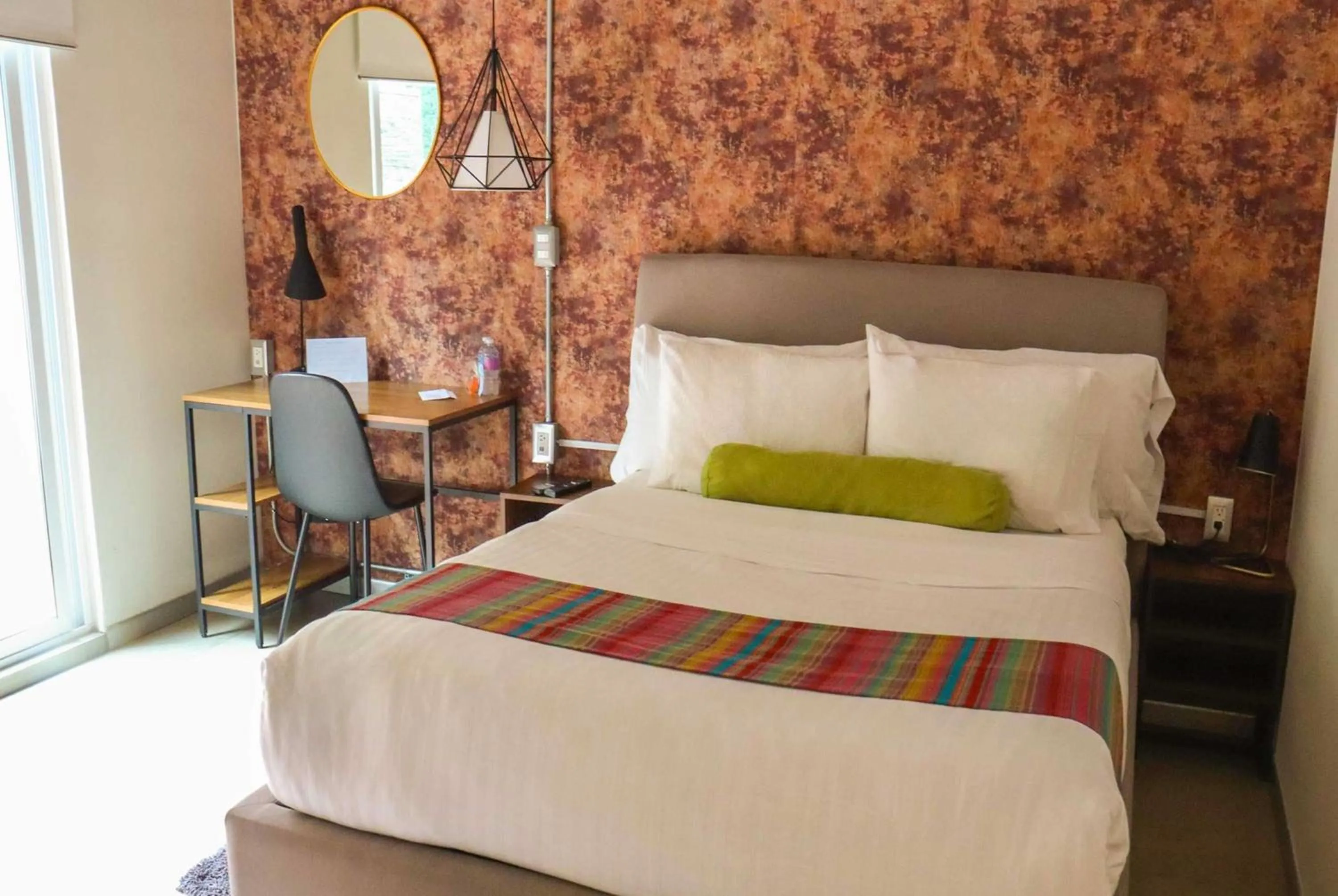 Photo of the whole room, Bed in Hotel Estancias VIVE MX wtc CDMX, Trademark by Wyndham