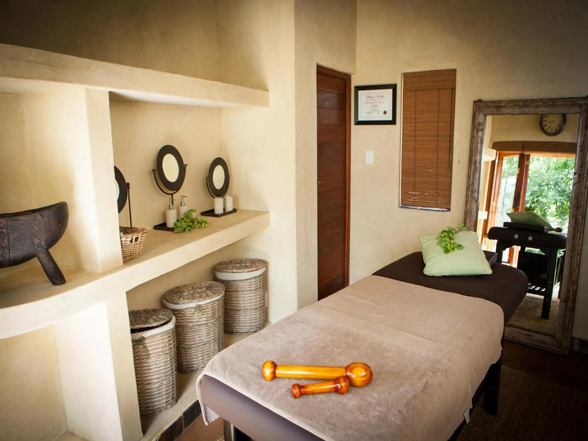 Natural landscape, Bed in Nedile Lodge