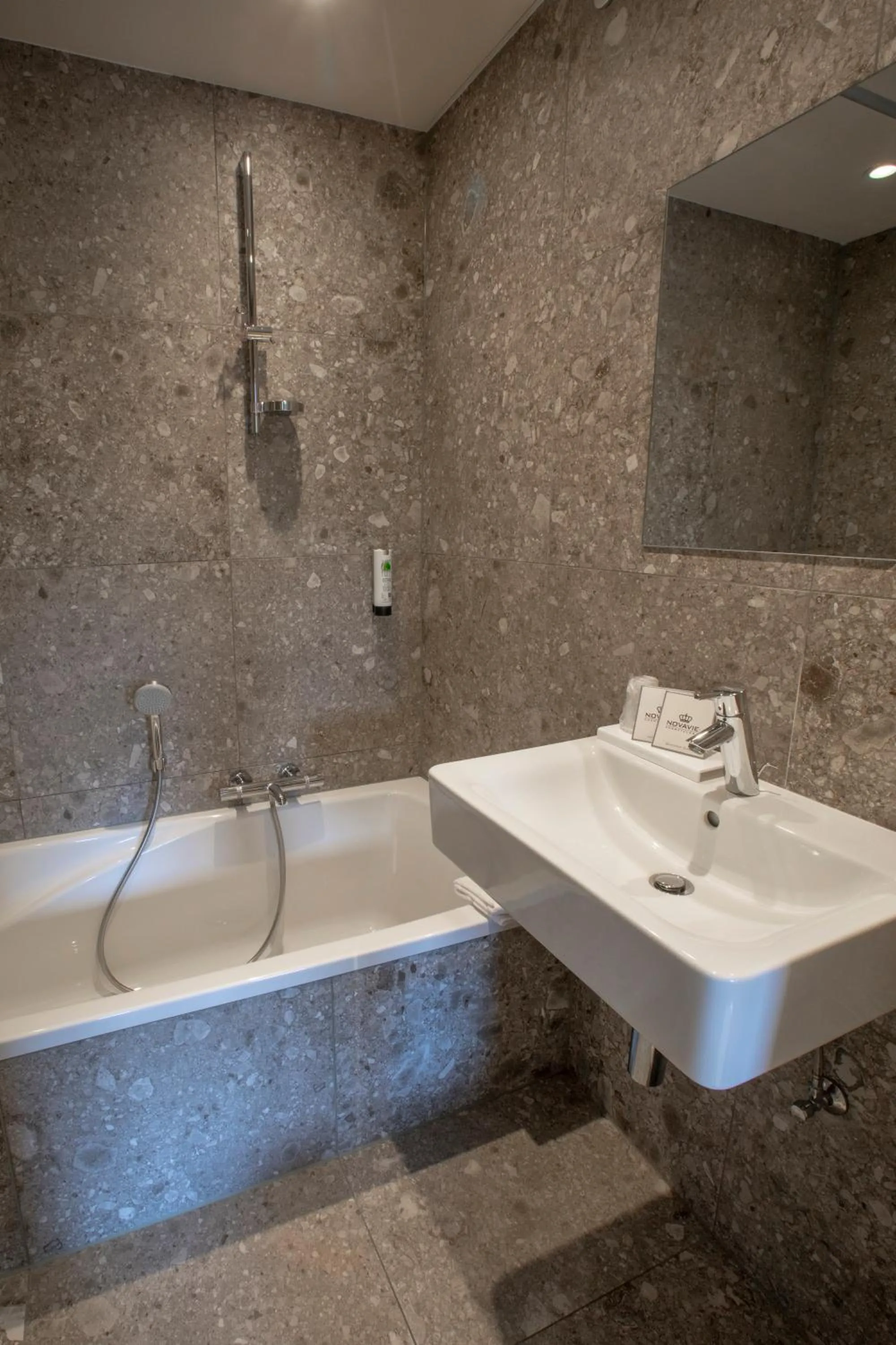 Bathroom in Hotel Auberge St. Pol