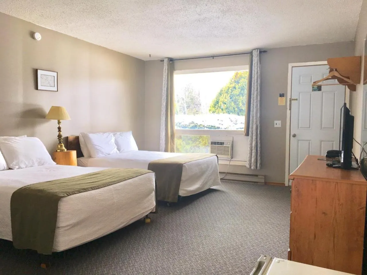 People, Bed in The Spirit Rock Outpost & Lodge