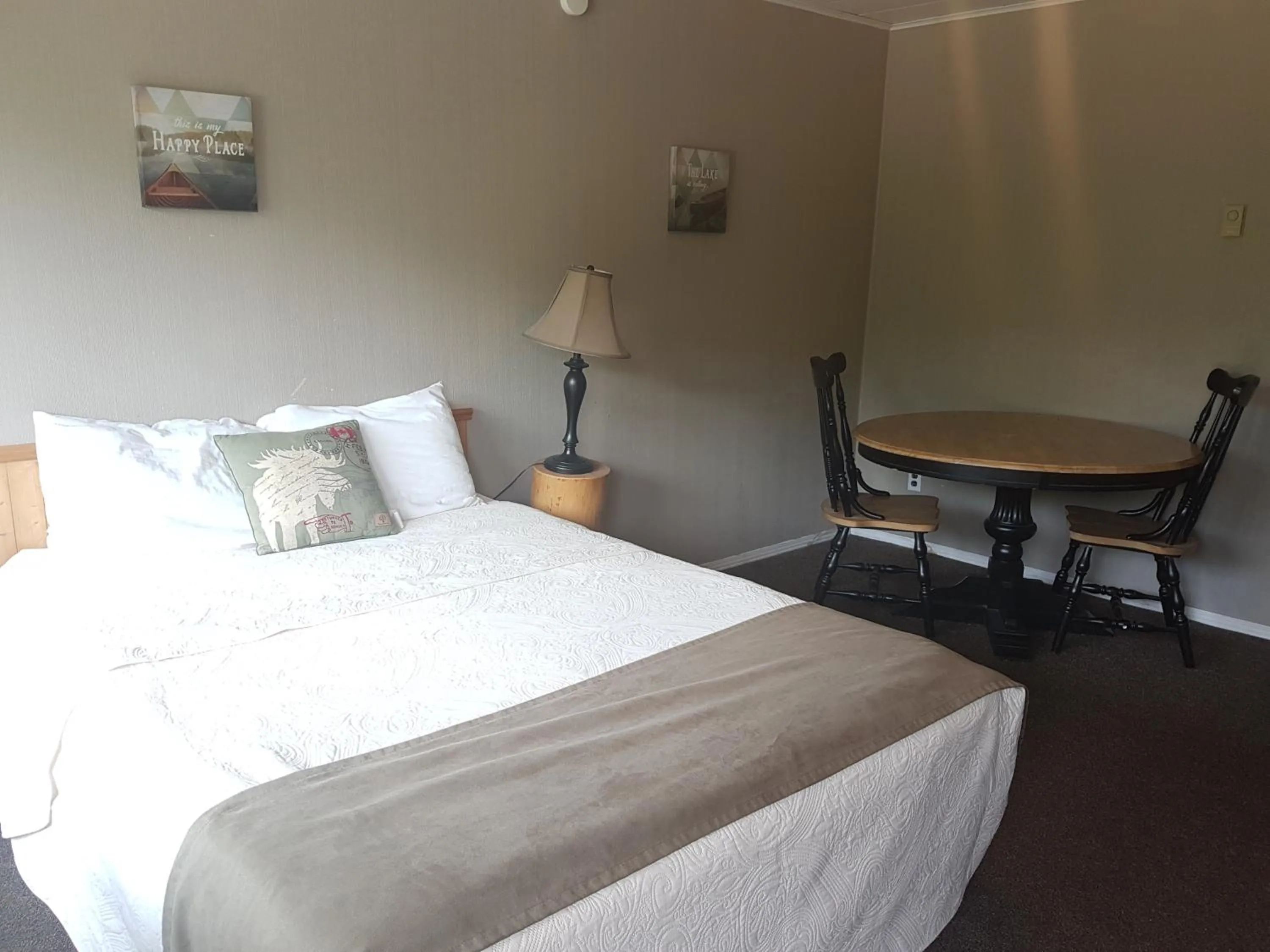 Bedroom, Bed in The Spirit Rock Outpost & Lodge