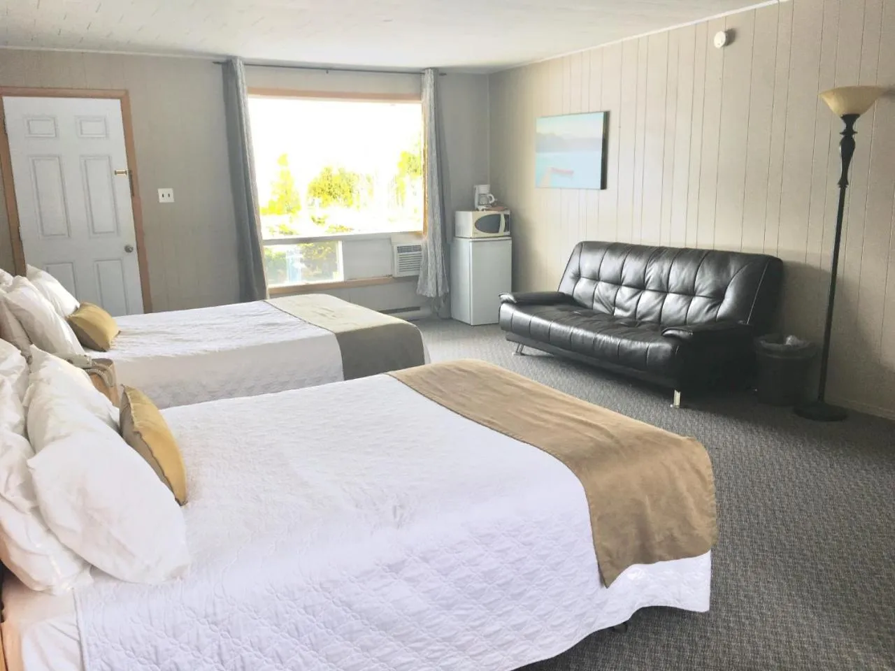 People, Bed in The Spirit Rock Outpost & Lodge