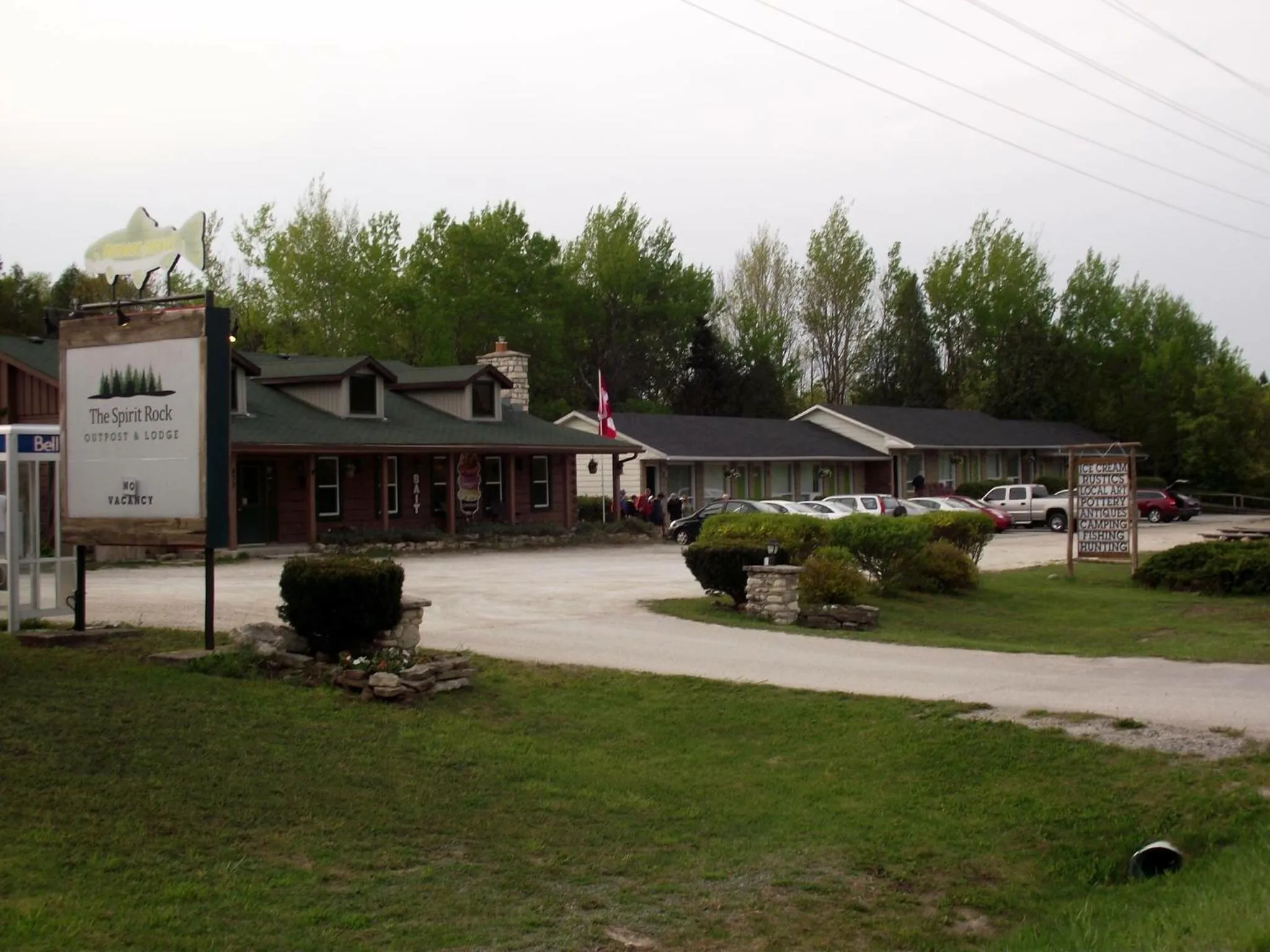 Spring in The Spirit Rock Outpost & Lodge