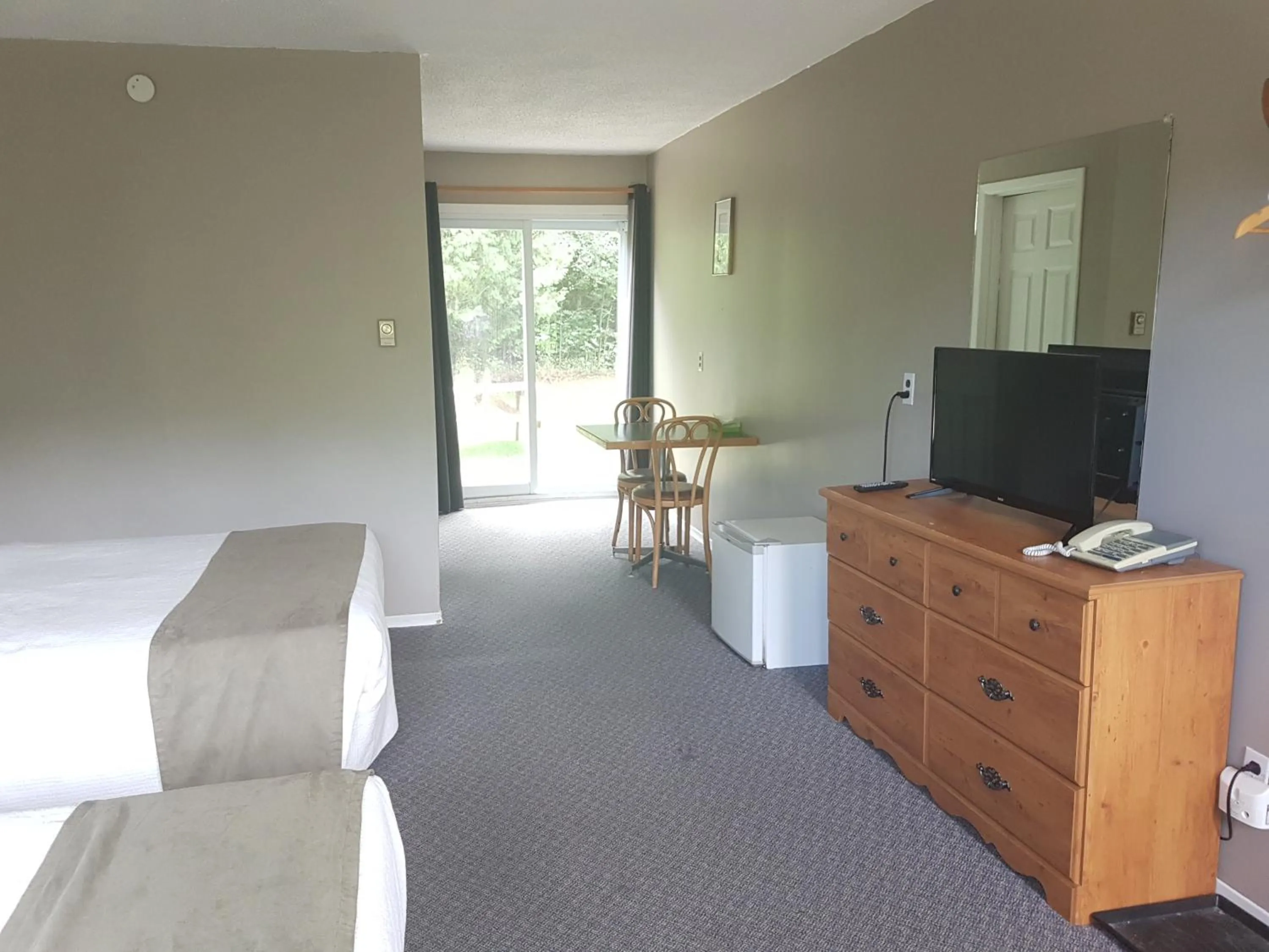 Photo of the whole room in The Spirit Rock Outpost & Lodge