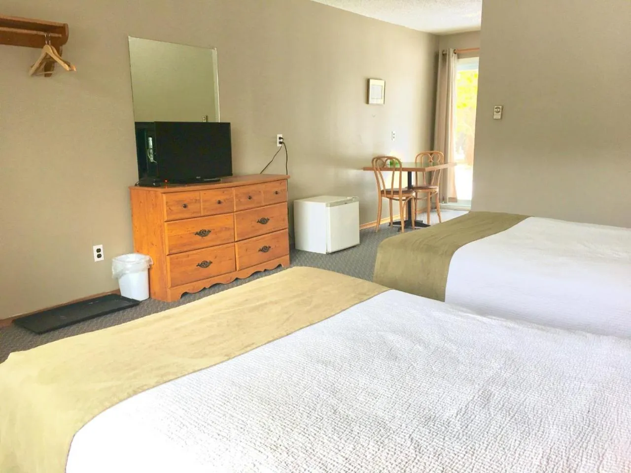 People, Bed in The Spirit Rock Outpost & Lodge