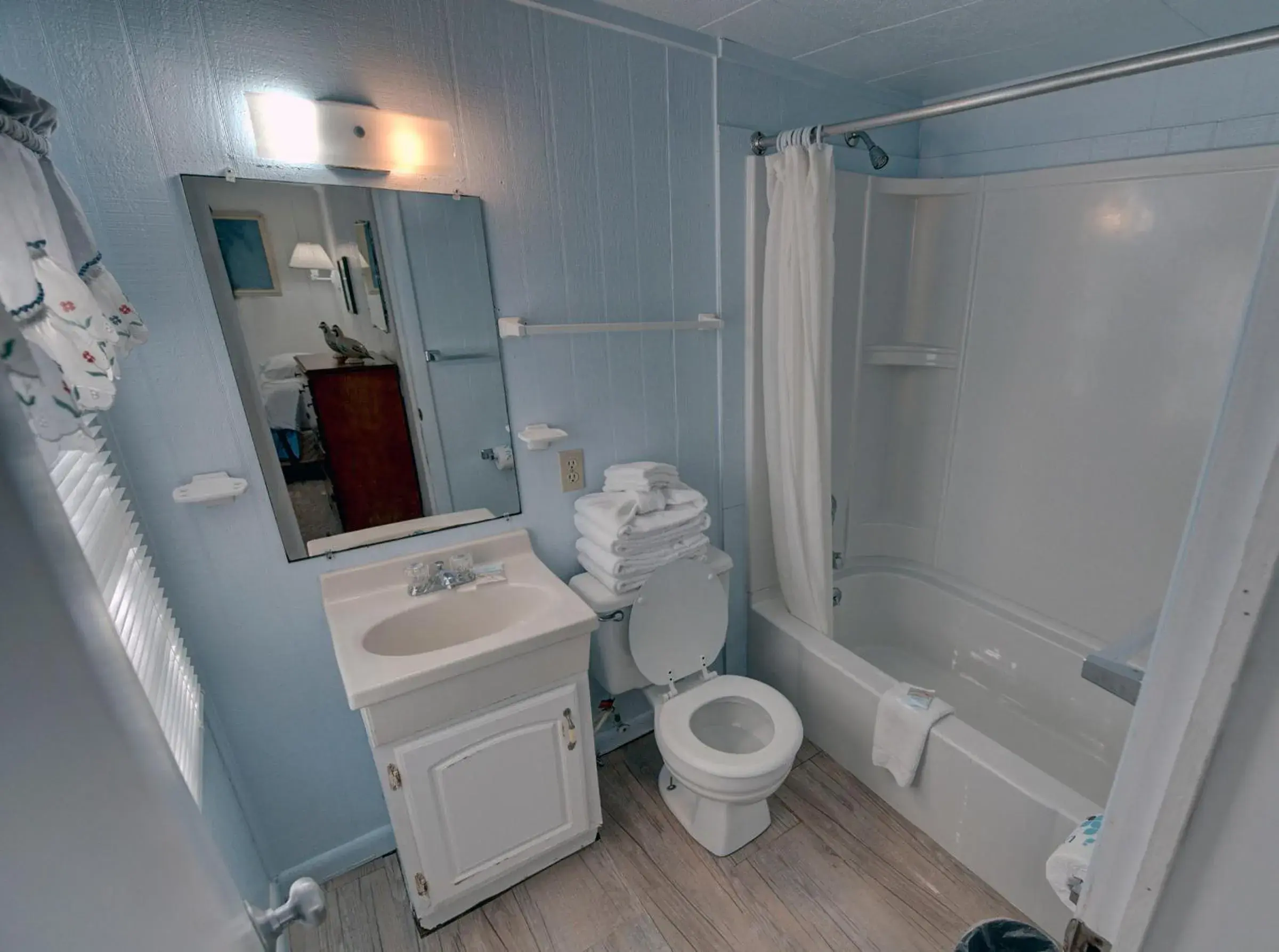 One-Bedroom Cottage (3 Adults) in Outer Banks Motel - Village Accommodations One-Bedroom Cottage (3 Adults) in Outer Banks Motel - Village Accommodations