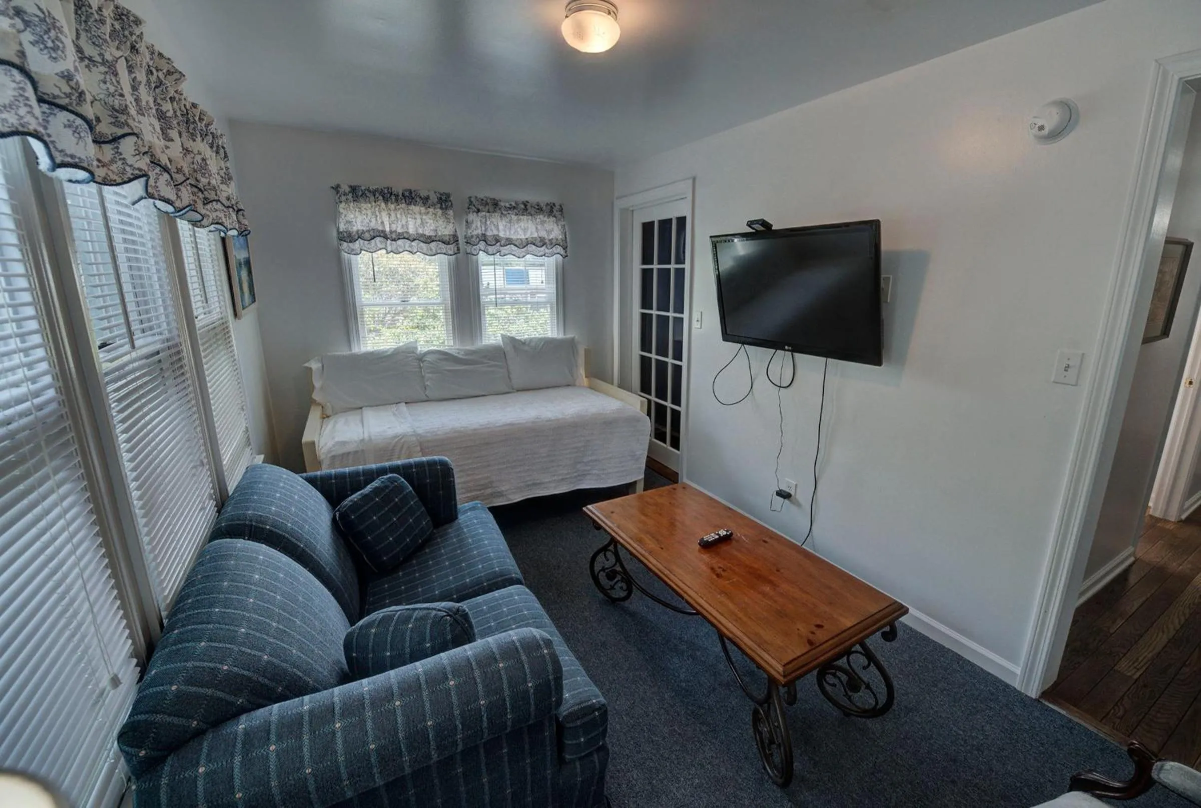 Bed in Outer Banks Motel - Village Accommodations