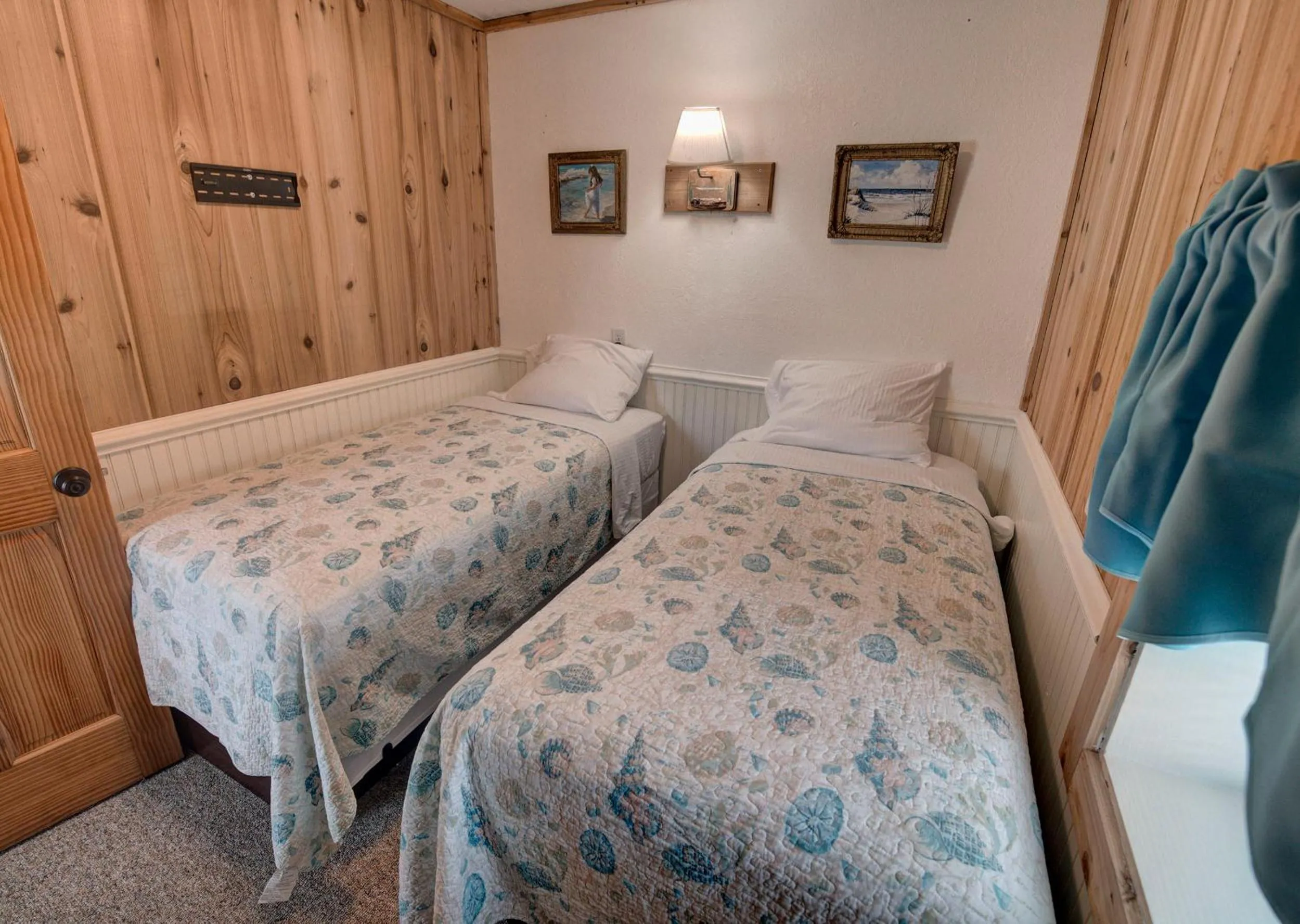 Bed in Outer Banks Motel - Village Accommodations